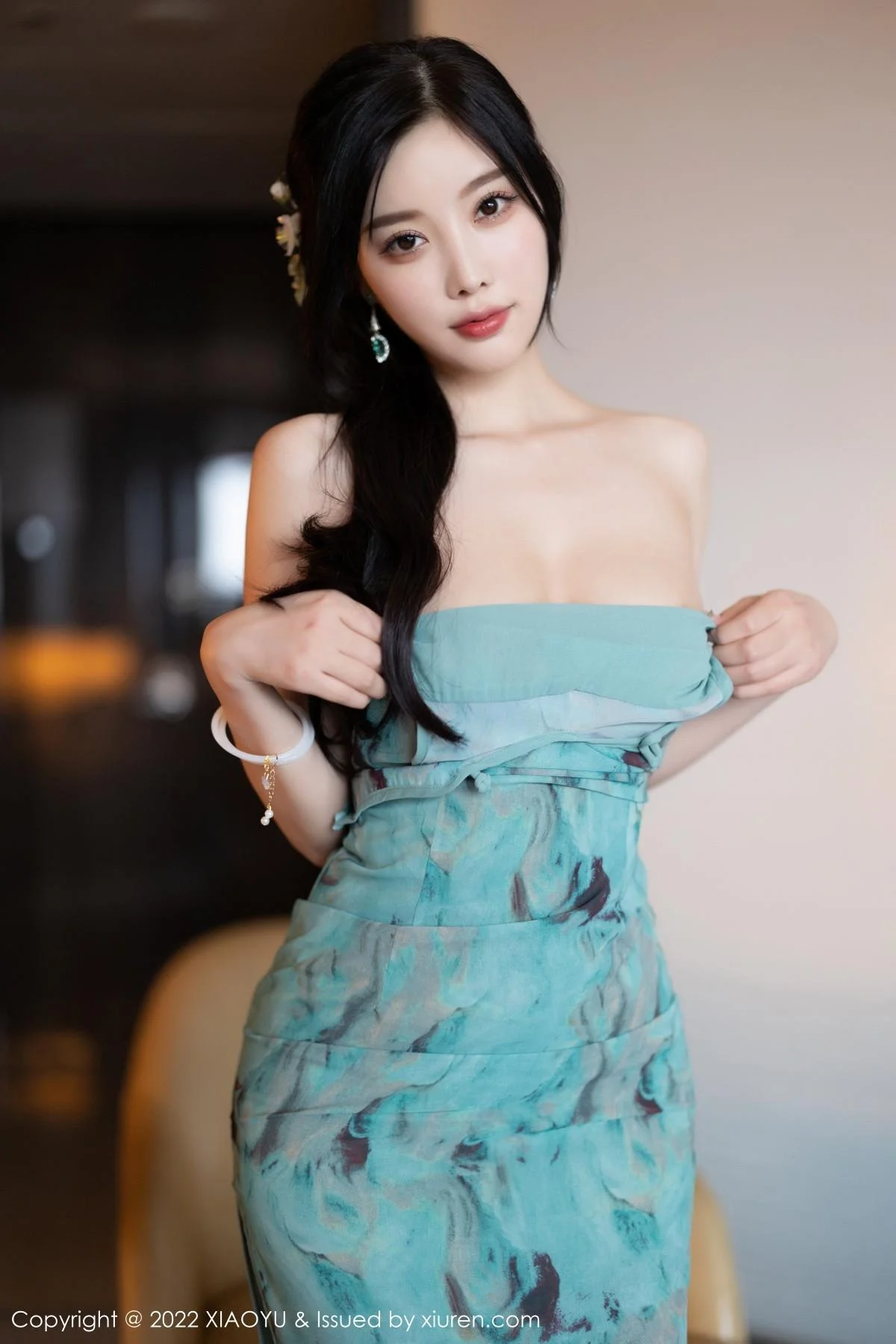 杨晨晨Yome户外蓝暗色旗袍配超薄肉丝秀完美身材绝美写真 第 88 张