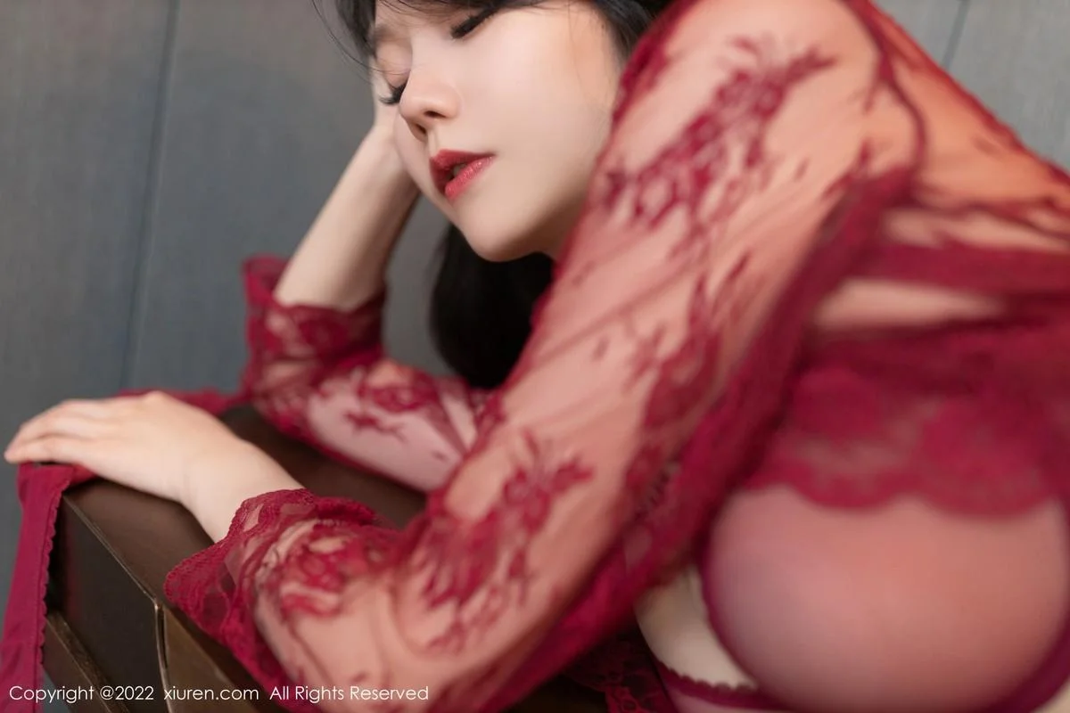 安然anran云南旅拍红色轻透情趣服配蕾丝袜撩人绝美写真 第 39 张