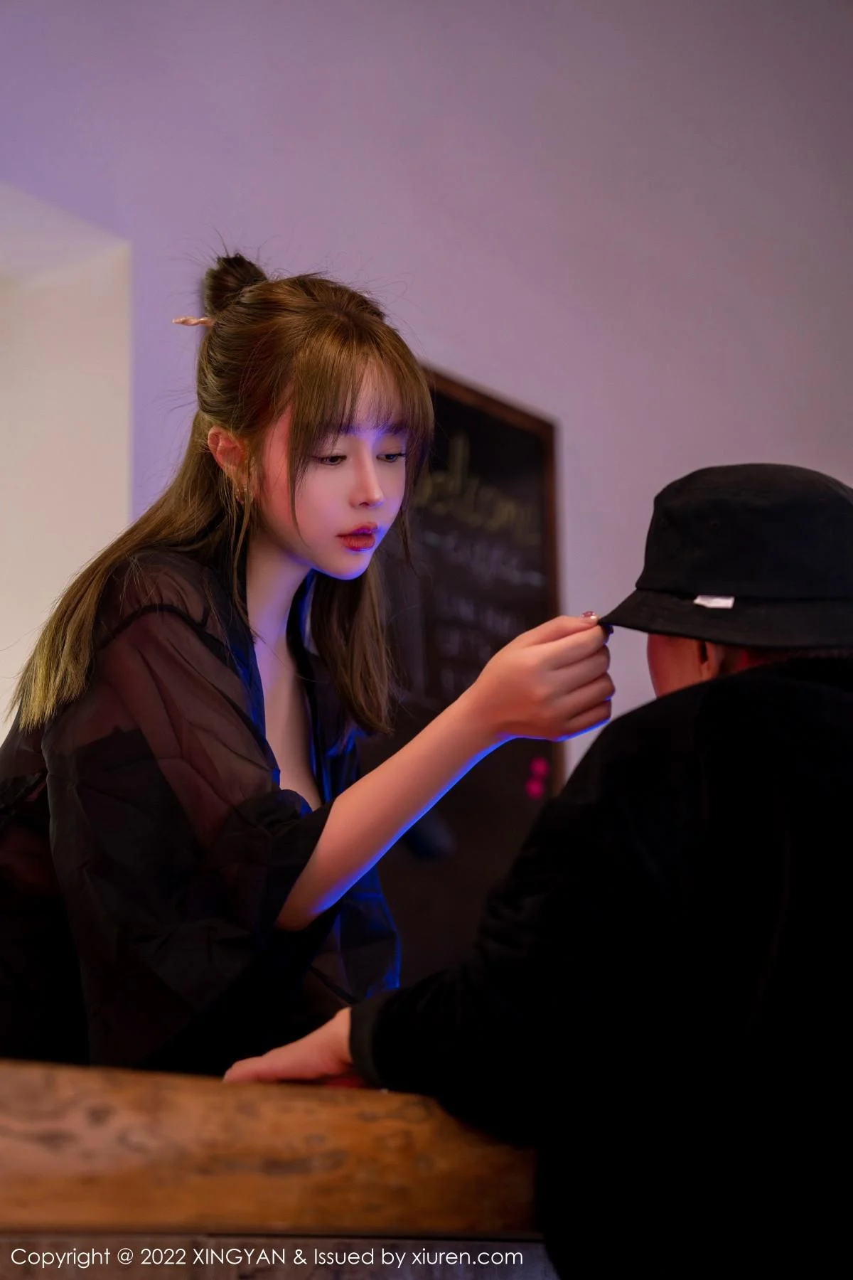 王雨纯酒馆喝酒主题性感黑色内衣配超薄黑丝极致魅惑写真 第 101 张