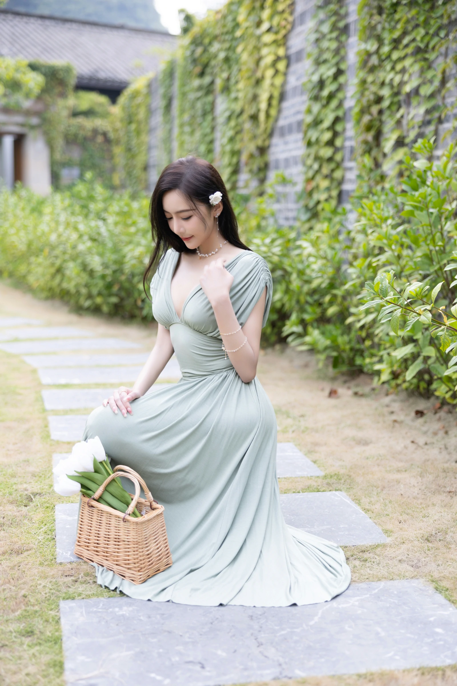 [秀人付费] 王馨瑶Yanni 诱人私拍福利 白泳衣 绿色连衣裙 第 7 张
