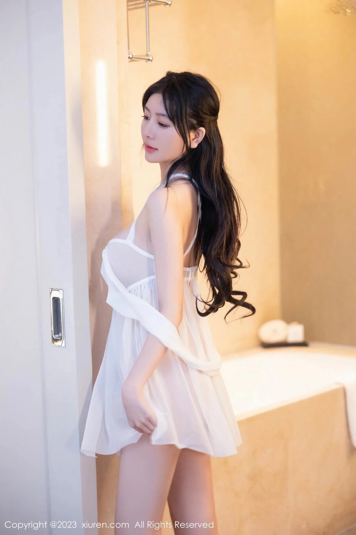幼幼私房浴室性感白色薄纱情趣睡裙秀火辣身材极致绝美写真 第 11 张