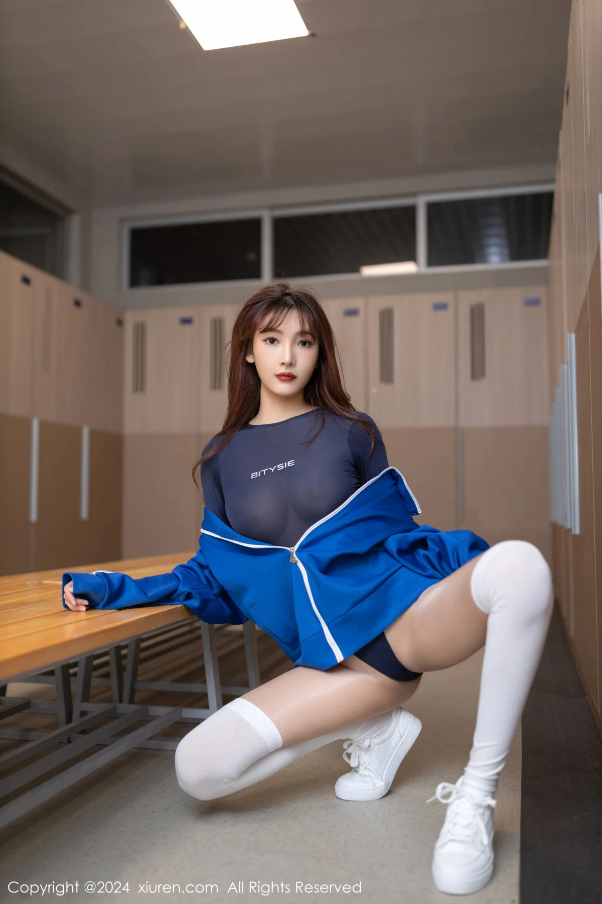 陆萱萱性感蓝色薄透死库水配白丝袜秀曼妙身姿撩人绝美写真 第 17 张