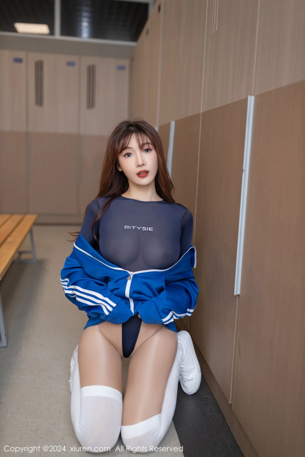 陆萱萱性感蓝色薄透死库水配白丝袜秀曼妙身姿撩人绝美写真 第 18 张