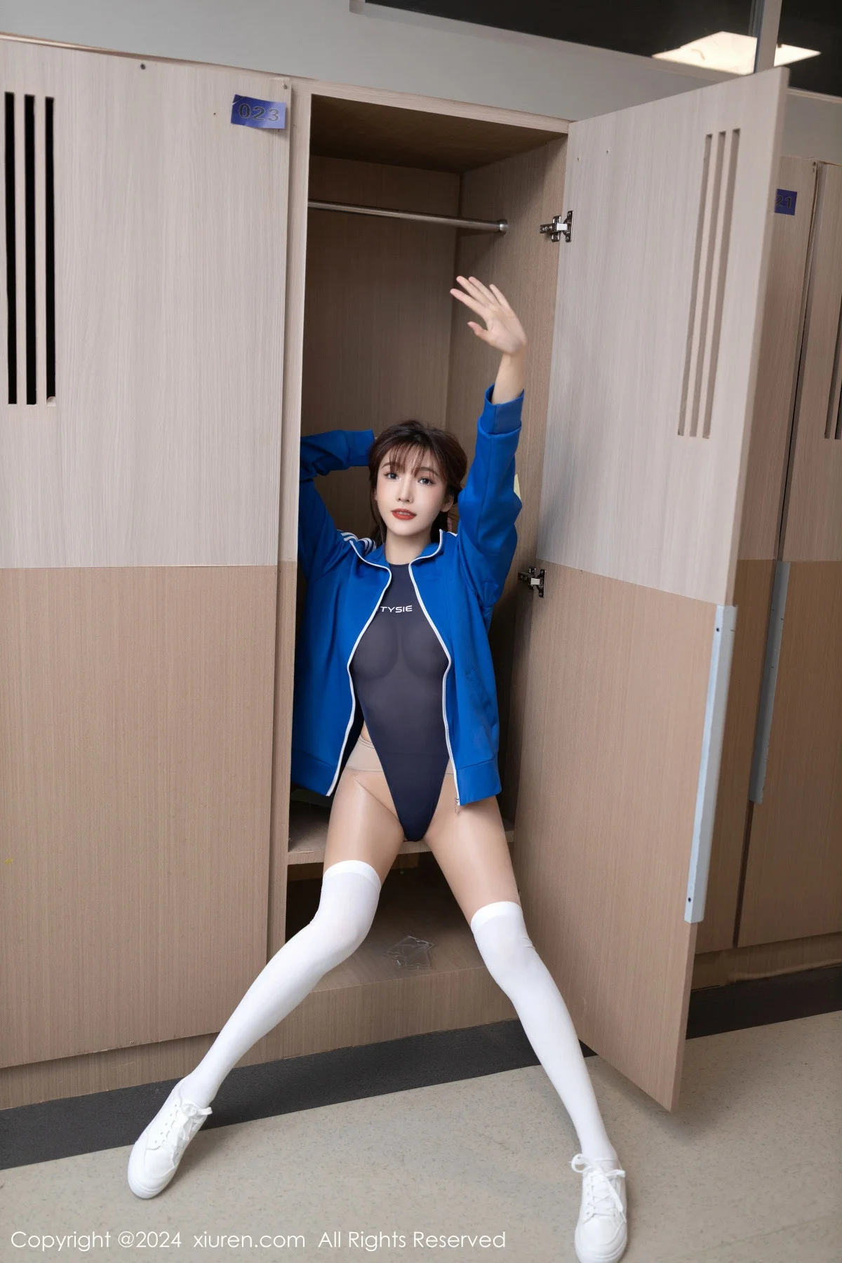 陆萱萱性感蓝色薄透死库水配白丝袜秀曼妙身姿撩人绝美写真 第 7 张