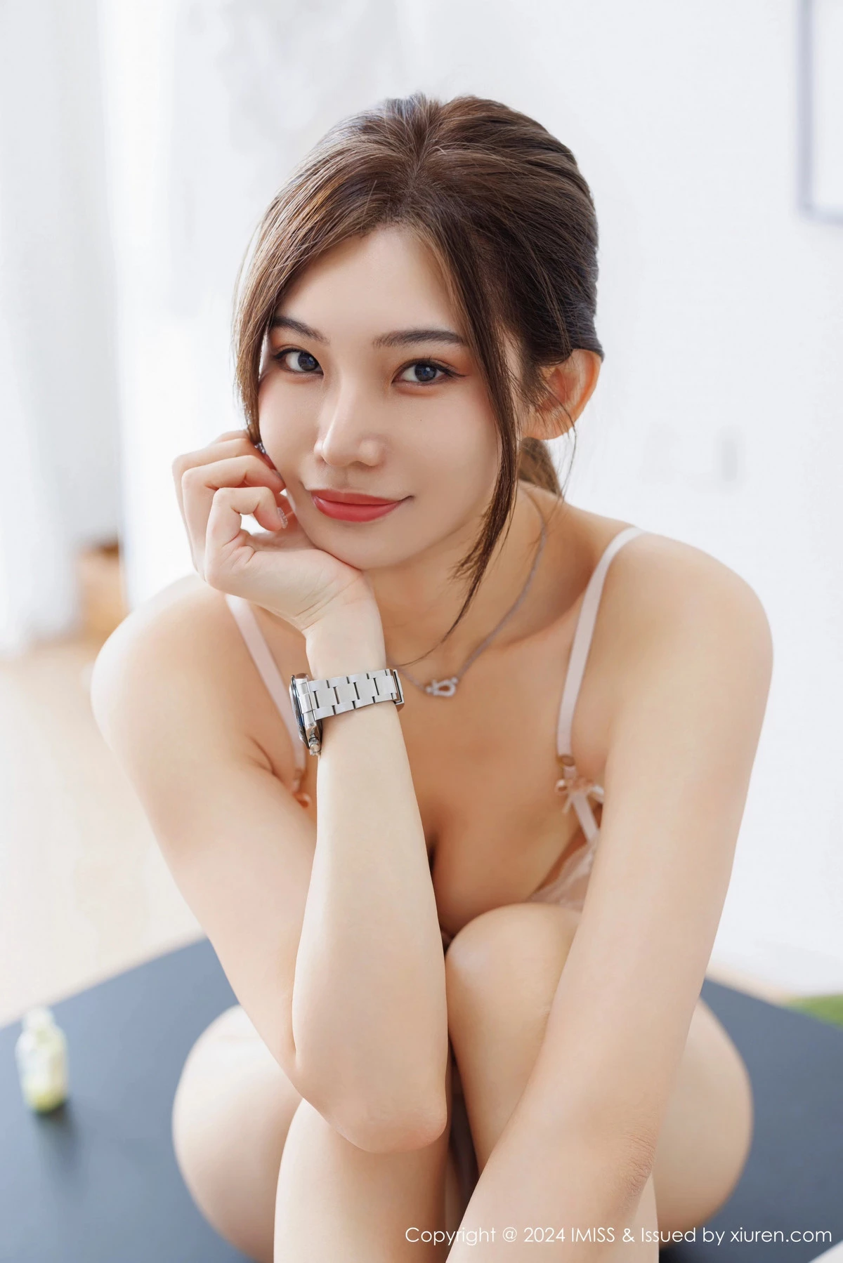 小狐狸Kathryn性感白T配短裙超薄黑丝露性感内衣绝美写真 第 89 张
