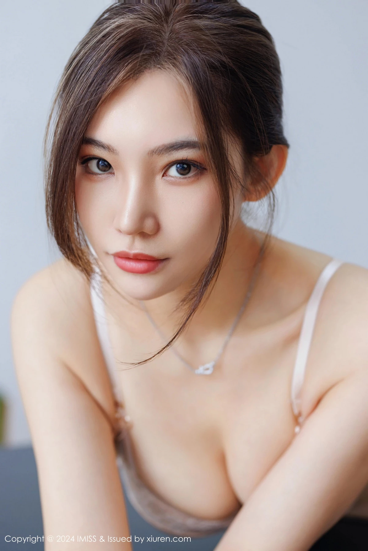 小狐狸Kathryn性感白T配短裙超薄黑丝露性感内衣绝美写真 第 93 张