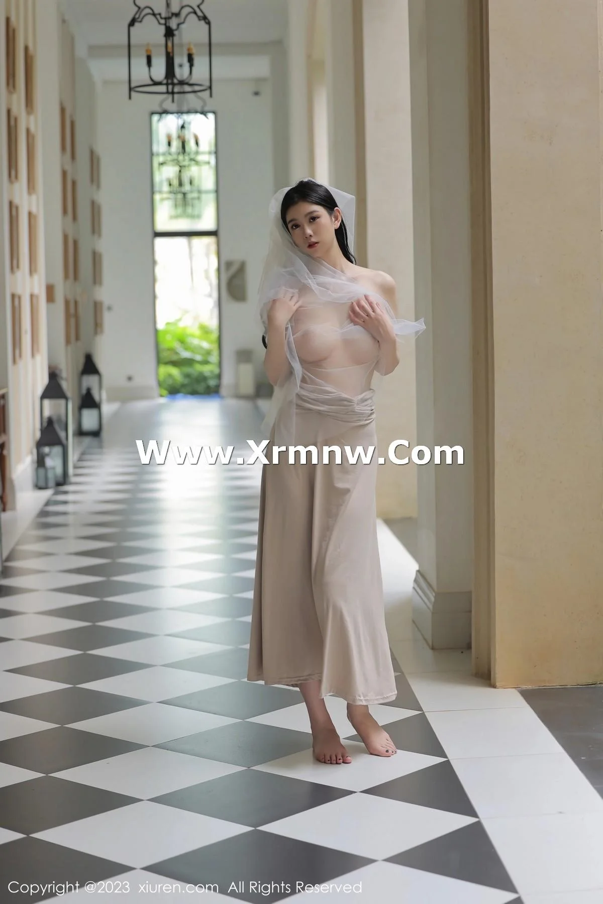 李雅柔182CM性感杏色吊带长裙露蕾丝内裤秀美腿绝美写真 第 40 张