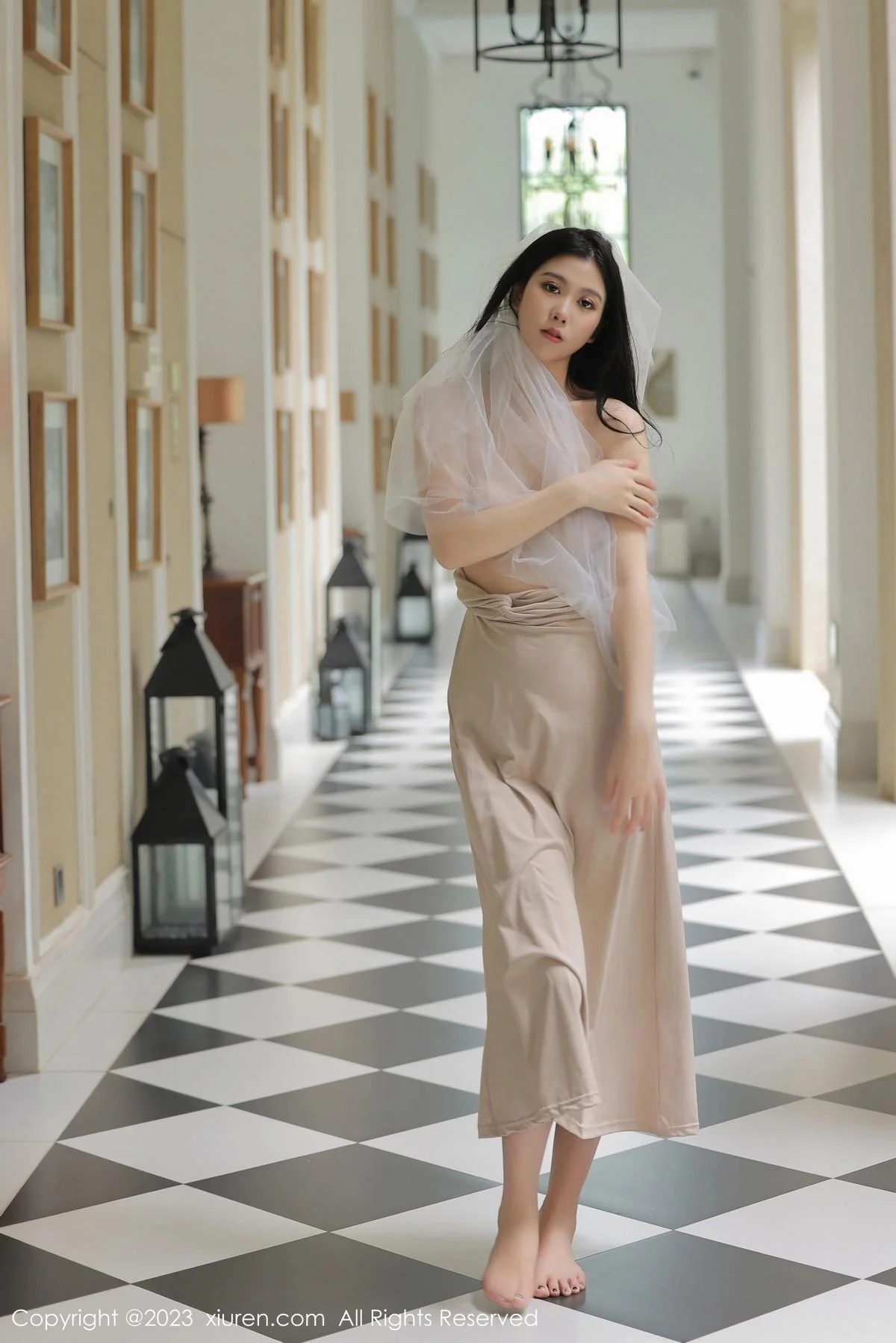李雅柔182CM性感杏色吊带长裙露蕾丝内裤秀美腿绝美写真 第 42 张