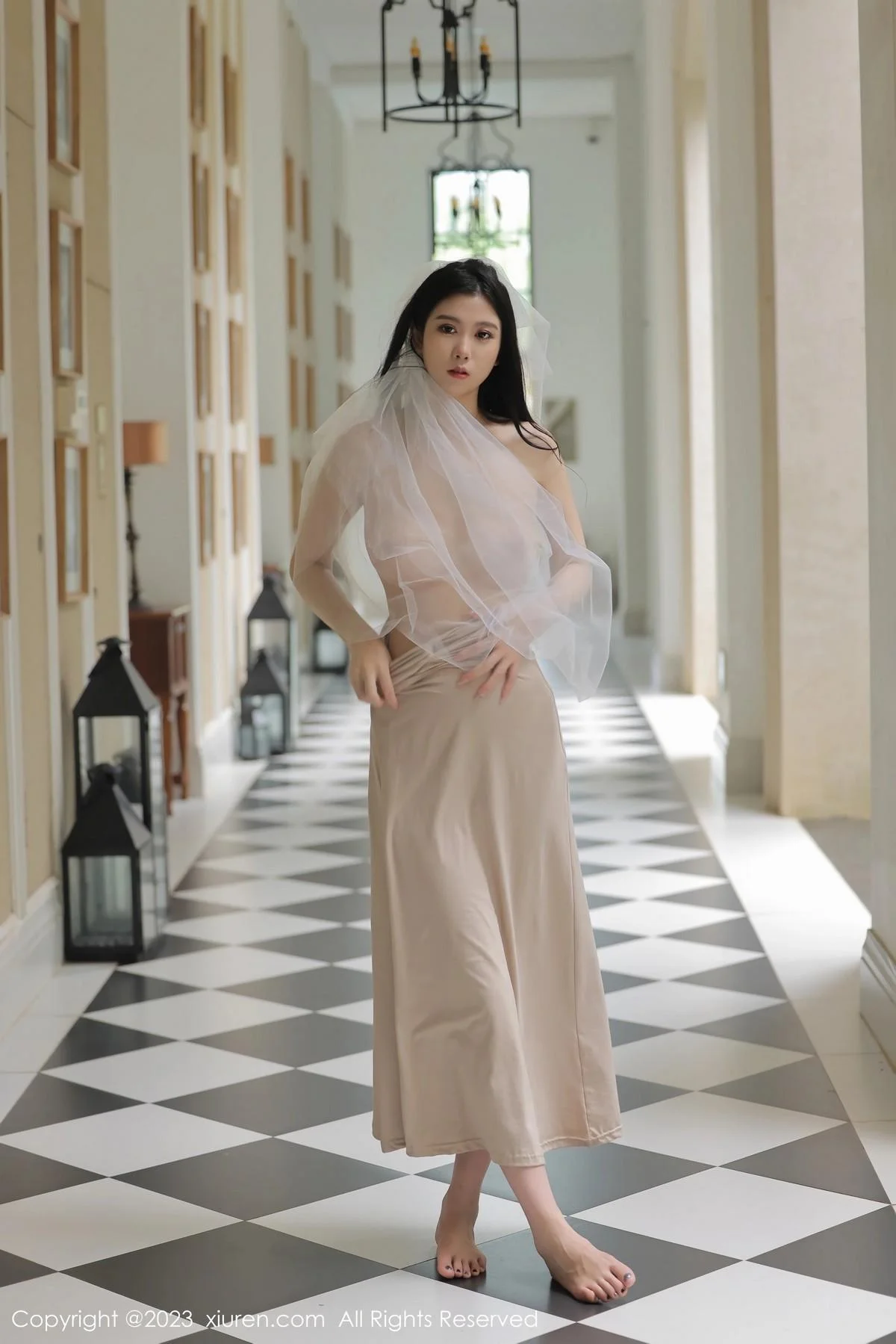 李雅柔182CM性感杏色吊带长裙露蕾丝内裤秀美腿绝美写真 第 43 张