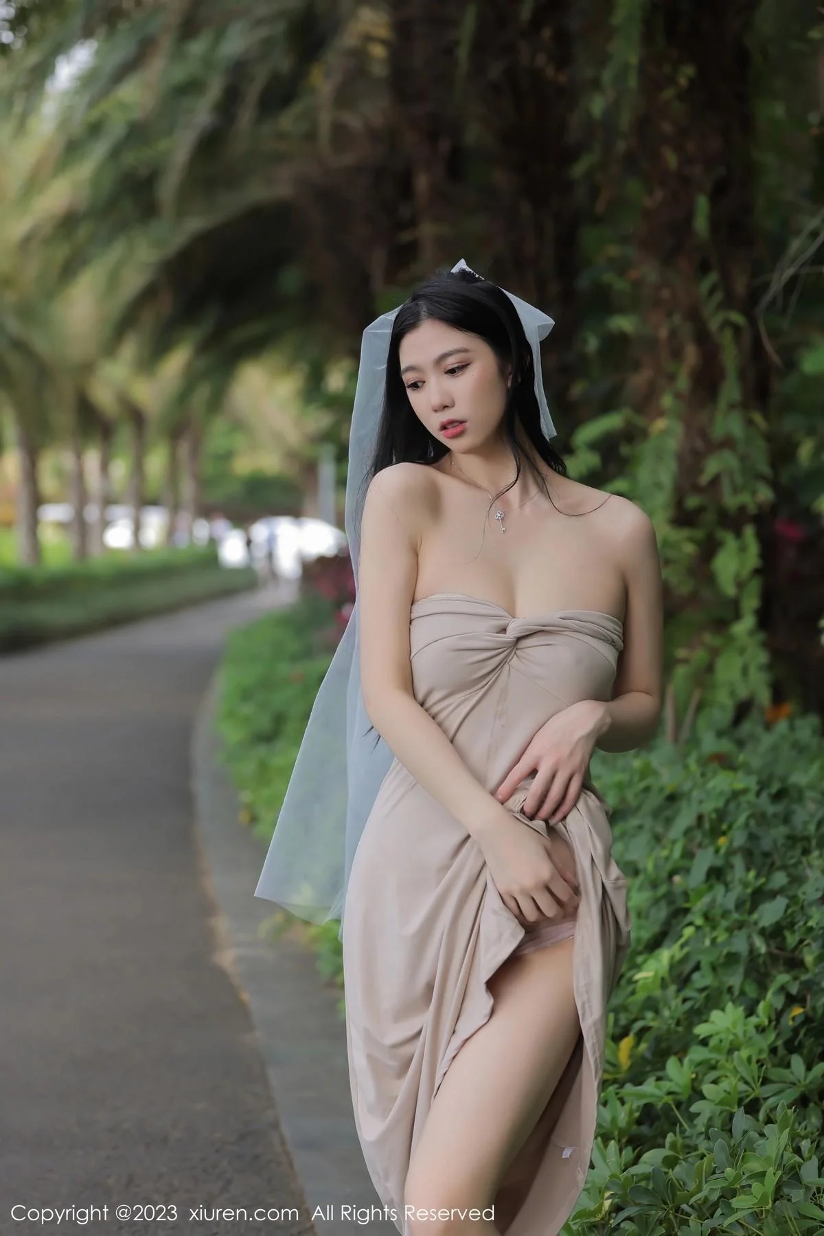 李雅柔182CM性感杏色吊带长裙露蕾丝内裤秀美腿绝美写真 第 6 张