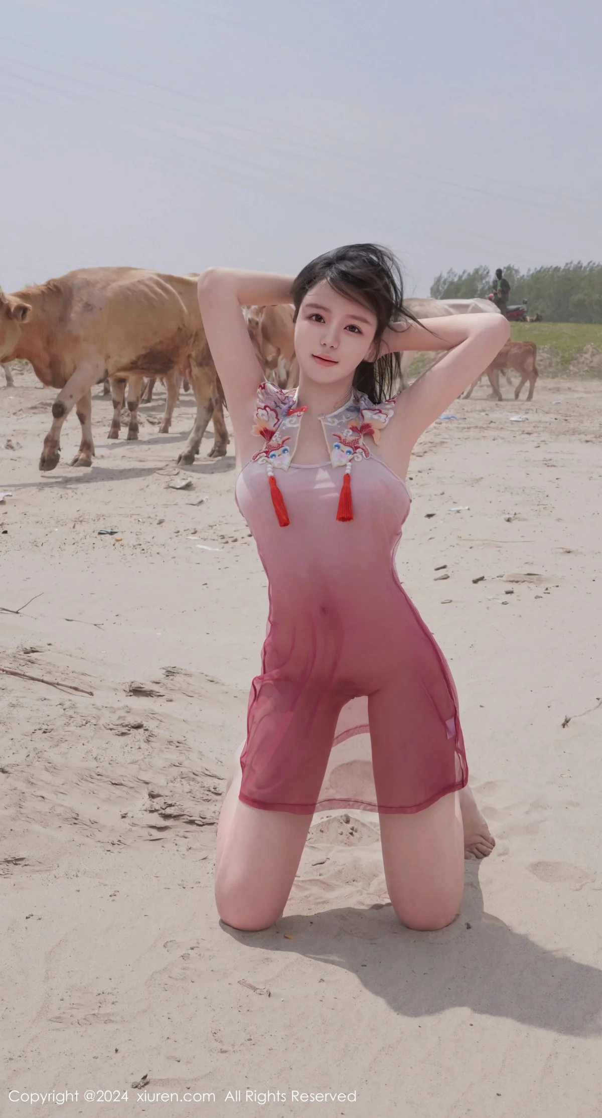 小薯条nienie性感浅红色泳装+浅蓝色吊带秀曼妙身姿绝美写真 第 112 张