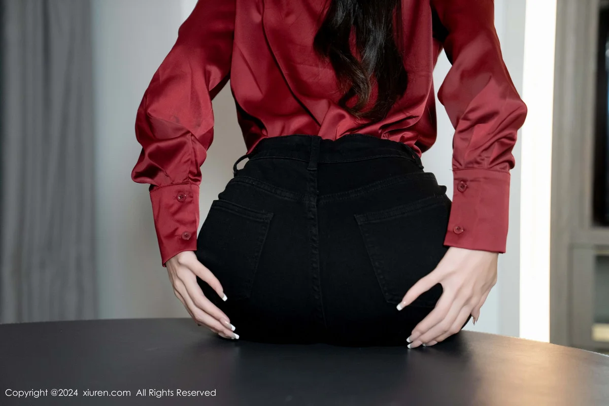 林星阑私房性感黑色蕾丝内衣配开档黑丝秀曼妙身姿绝美写真 第 35 张