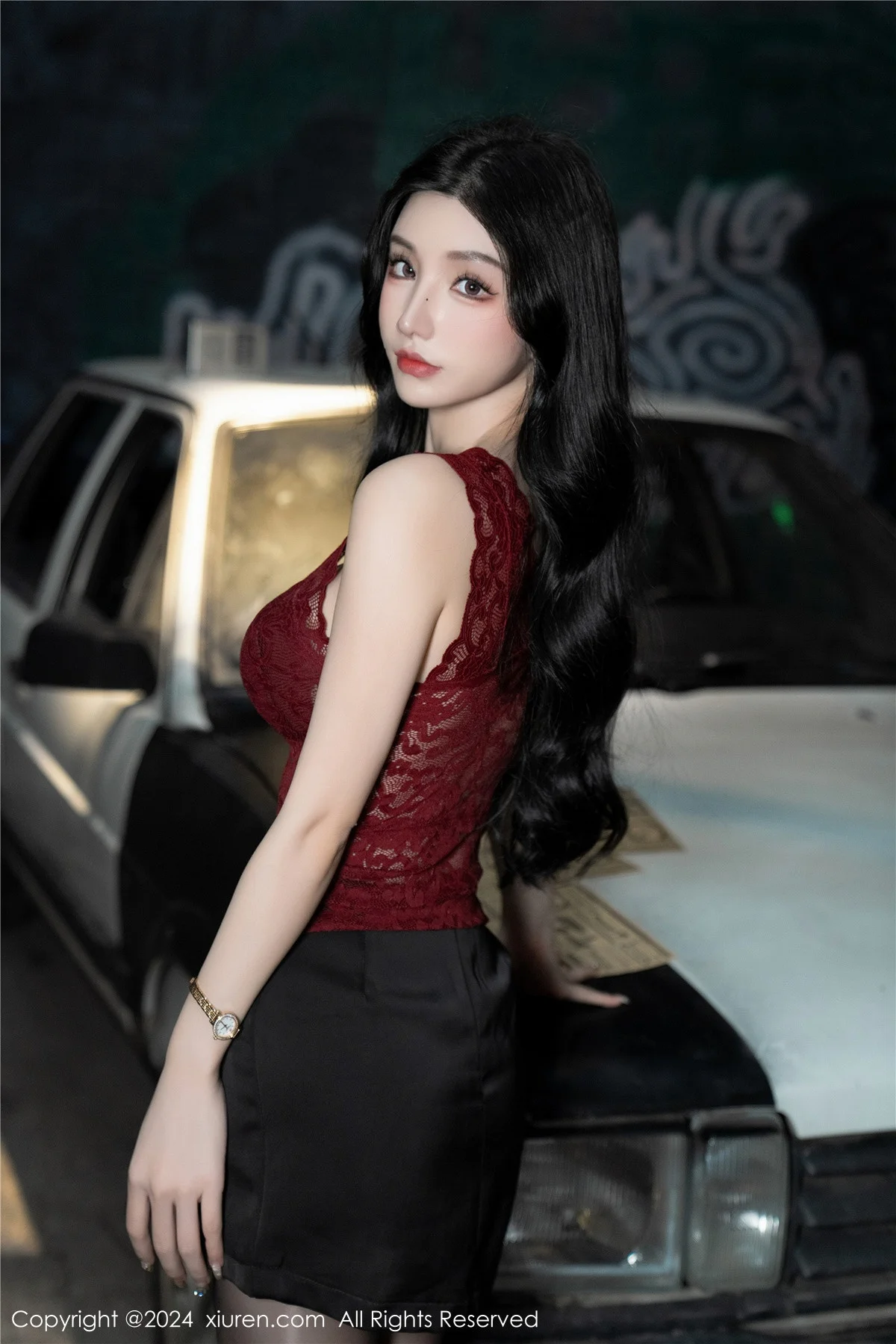 周于希Sally红色上衣配黑短裙露闪亮开档黑丝撩人绝美写真 第 24 张