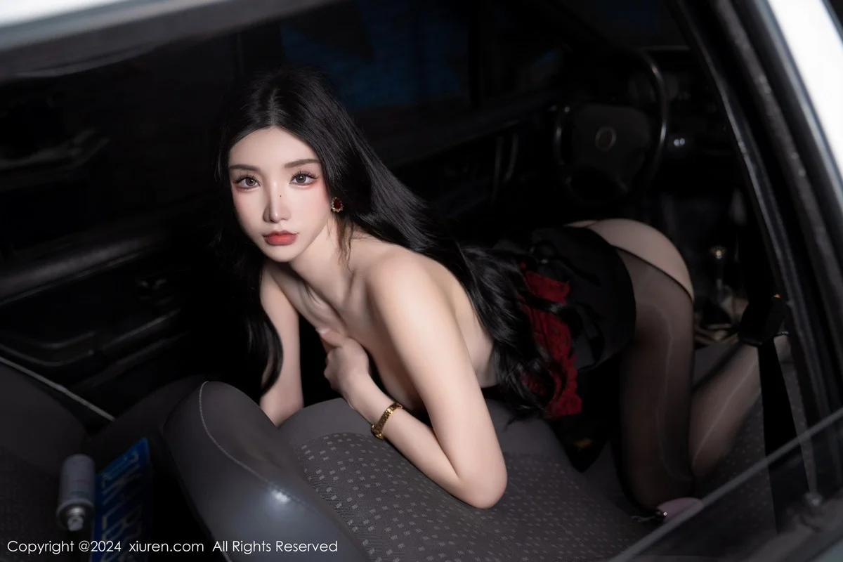 周于希Sally红色上衣配黑短裙露闪亮开档黑丝撩人绝美写真 第 71 张