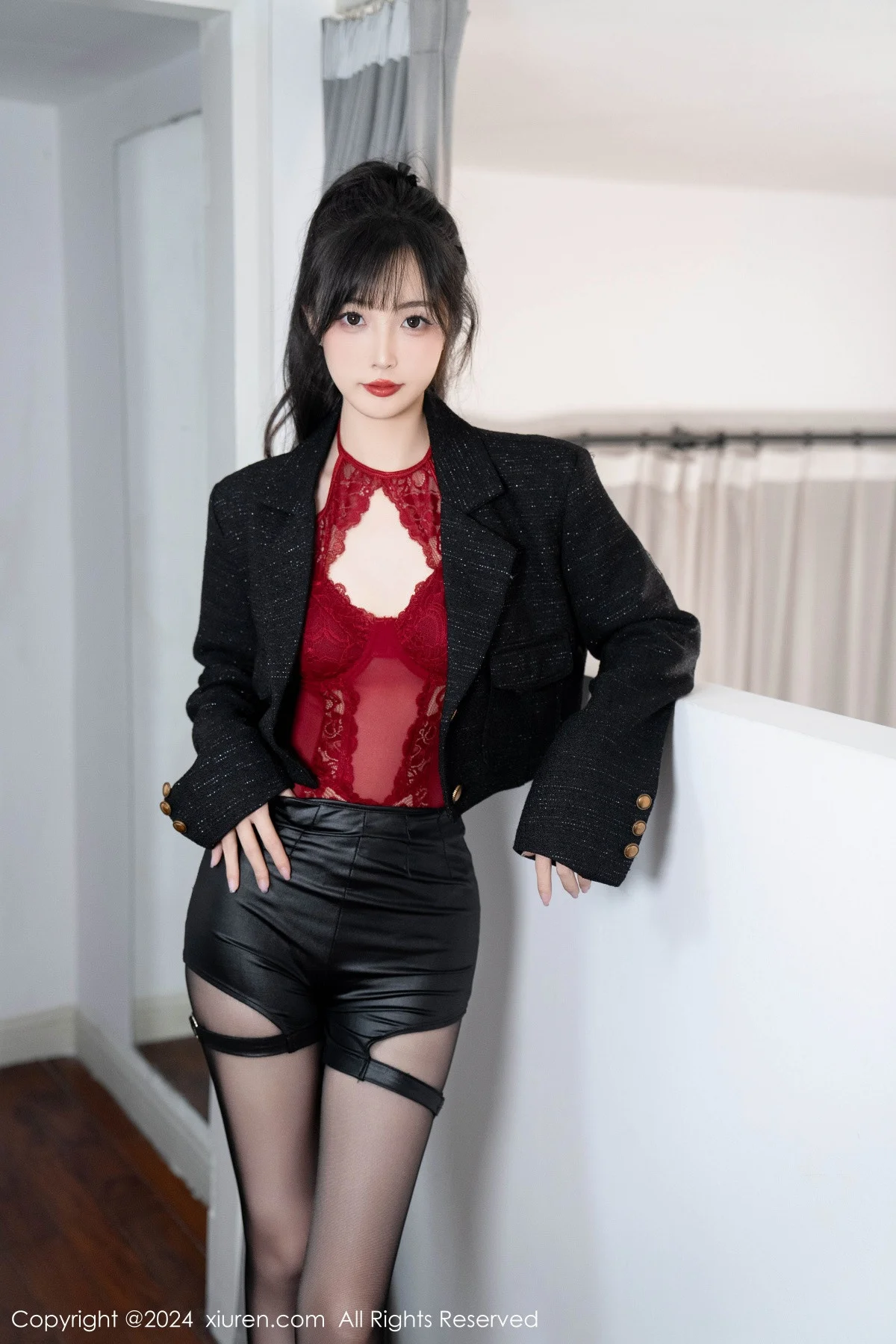 林星阑性感红色蕾丝连体衣配黑丝吊袜秀曼妙身姿绝美写真 第 14 张