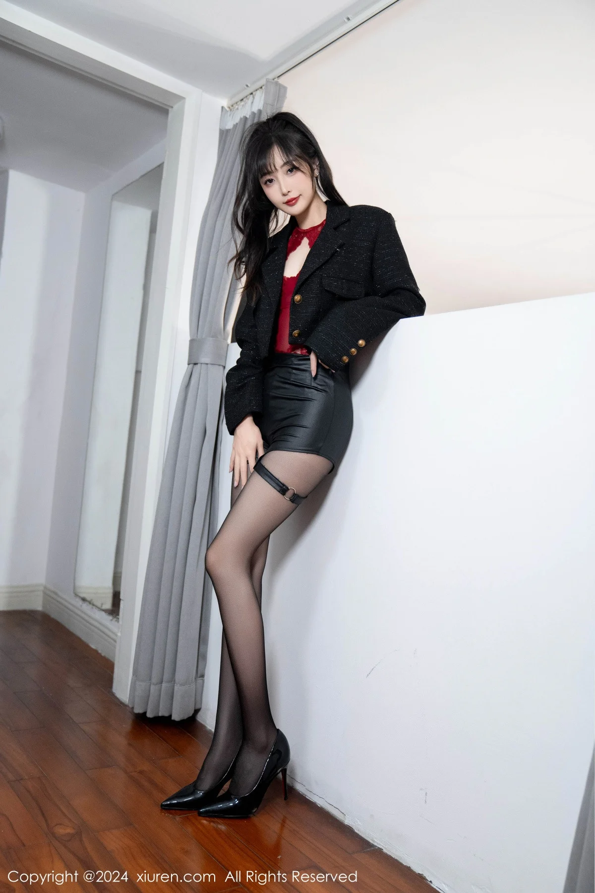 林星阑性感红色蕾丝连体衣配黑丝吊袜秀曼妙身姿绝美写真 第 18 张