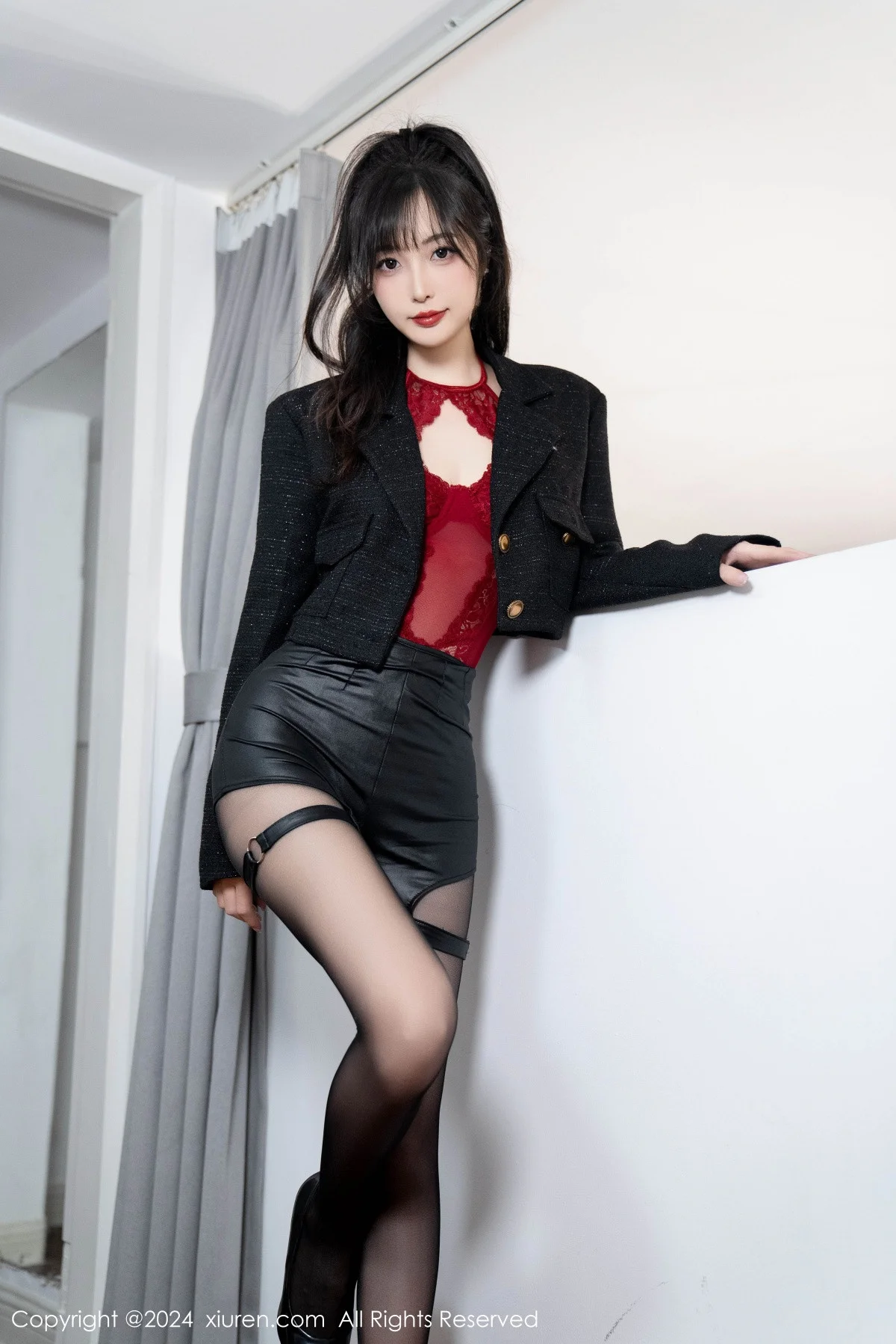 林星阑性感红色蕾丝连体衣配黑丝吊袜秀曼妙身姿绝美写真 第 20 张
