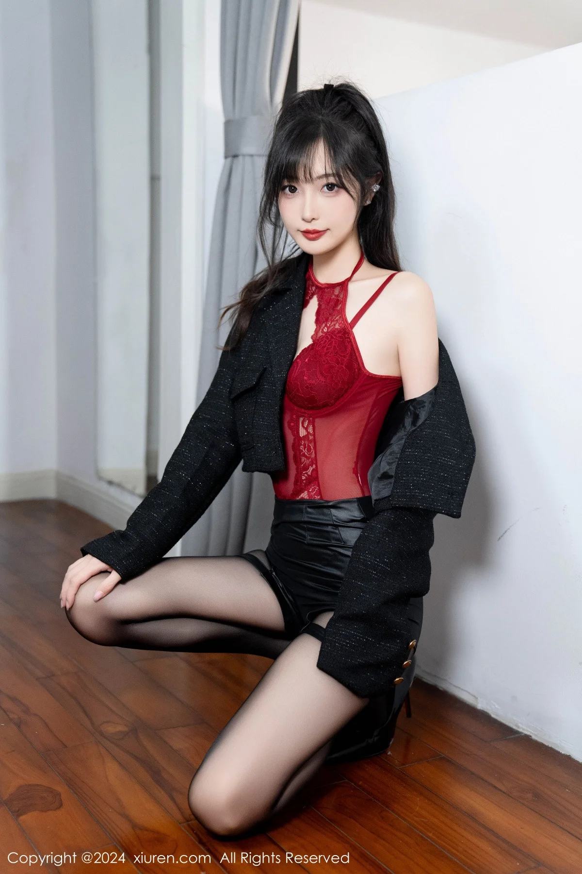 林星阑性感红色蕾丝连体衣配黑丝吊袜秀曼妙身姿绝美写真 第 25 张