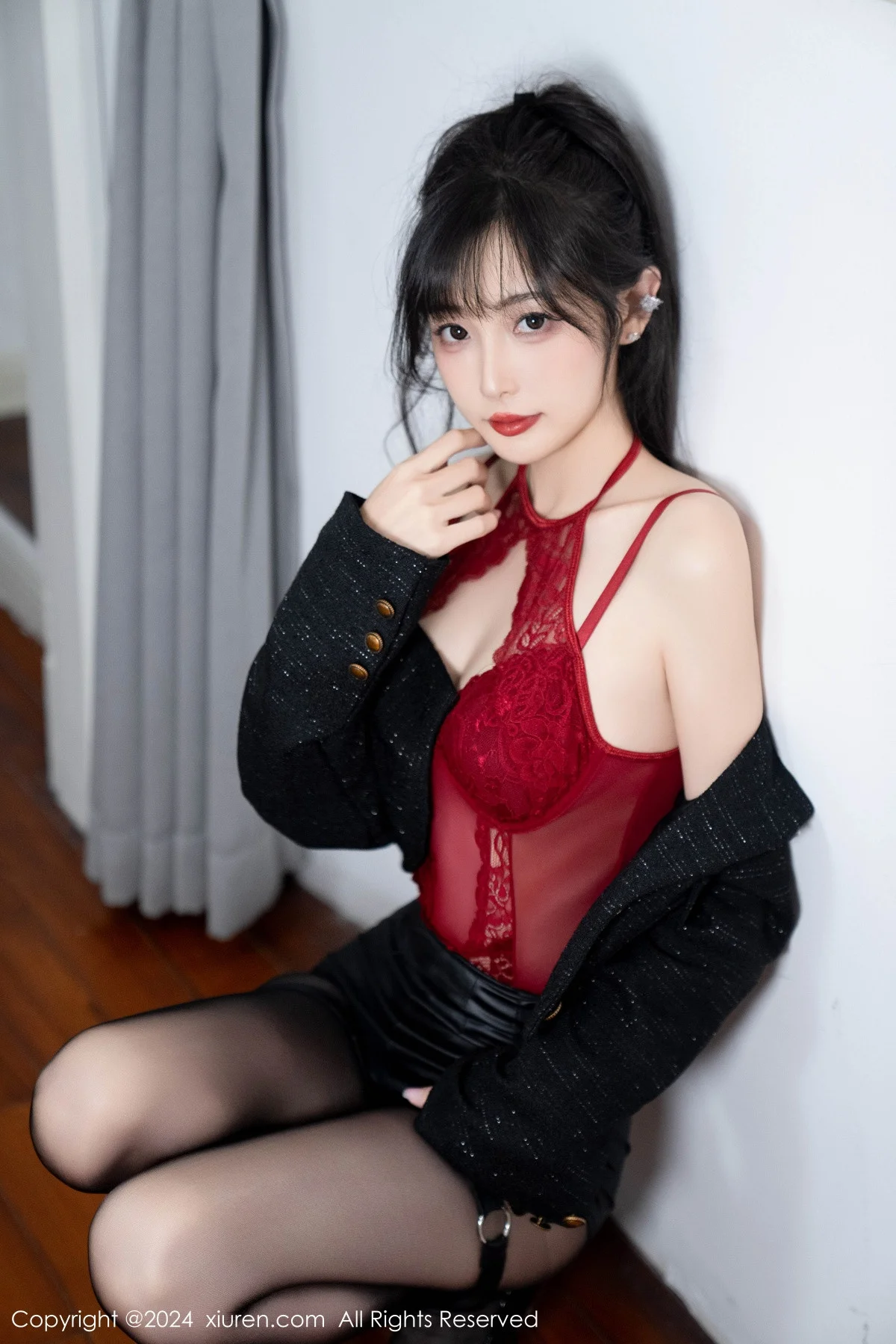 林星阑性感红色蕾丝连体衣配黑丝吊袜秀曼妙身姿绝美写真 第 33 张