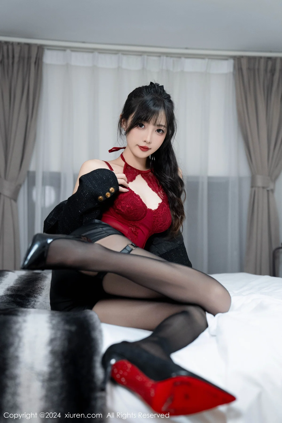 林星阑性感红色蕾丝连体衣配黑丝吊袜秀曼妙身姿绝美写真 第 63 张