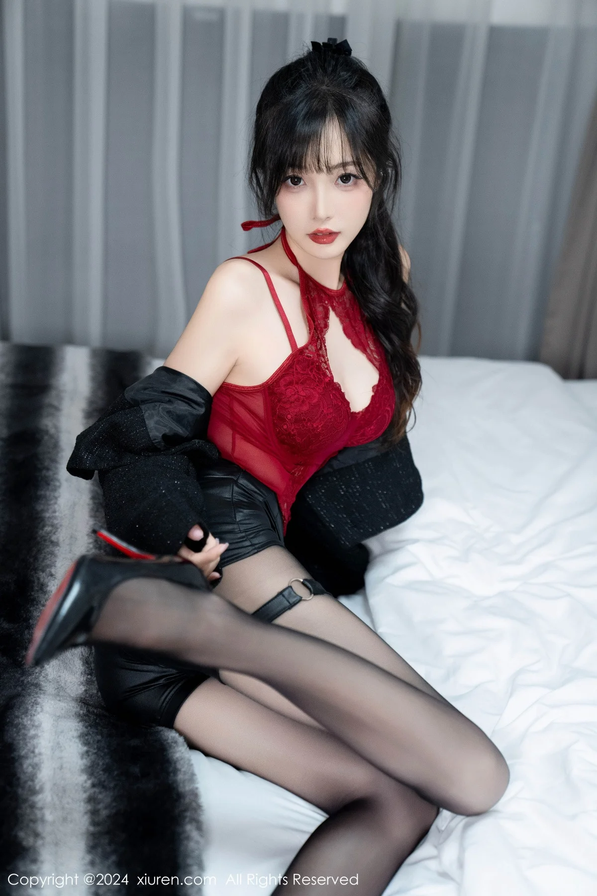 林星阑性感红色蕾丝连体衣配黑丝吊袜秀曼妙身姿绝美写真 第 66 张