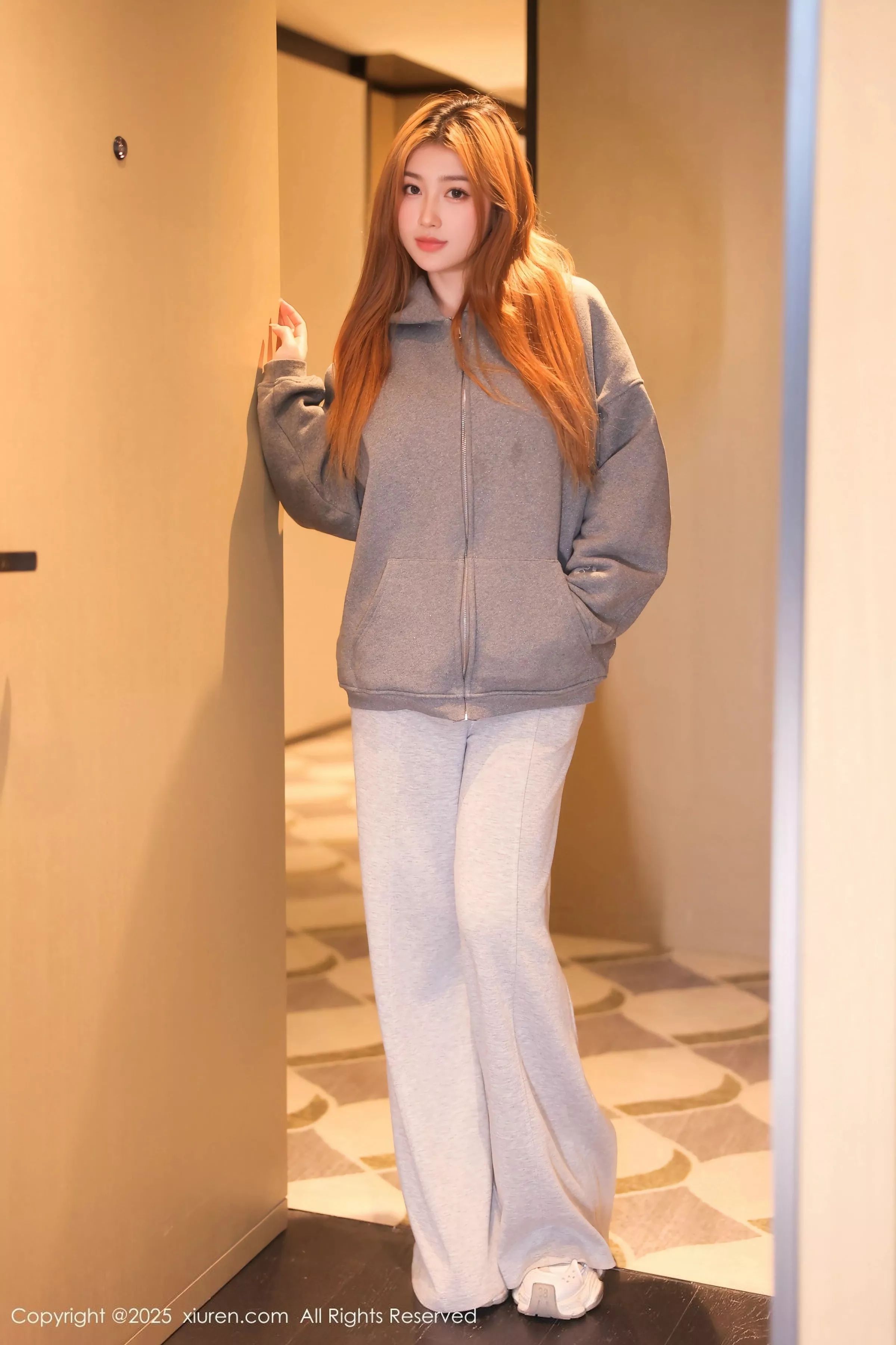 M麦当劳性感蓝色蕾丝内衣配开档黑丝袜秀凹凸身材绝美写真 第 1 张