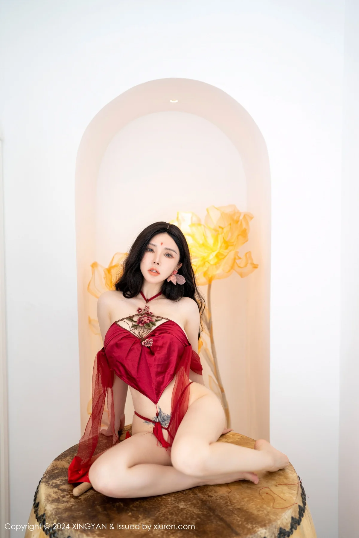 潘思沁性感红色薄纱情趣服饰露丁字裤秀巨乳肥臀绝美写真 第 30 张