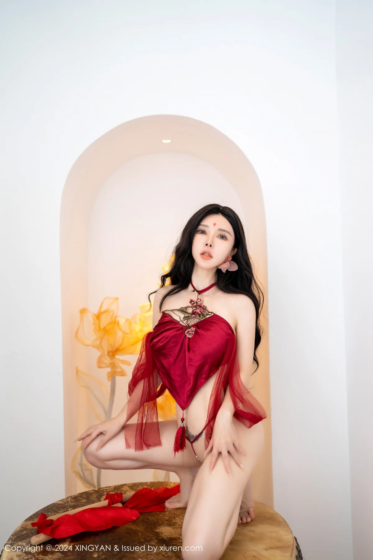 潘思沁性感红色薄纱情趣服饰露丁字裤秀巨乳肥臀绝美写真 第 32 张