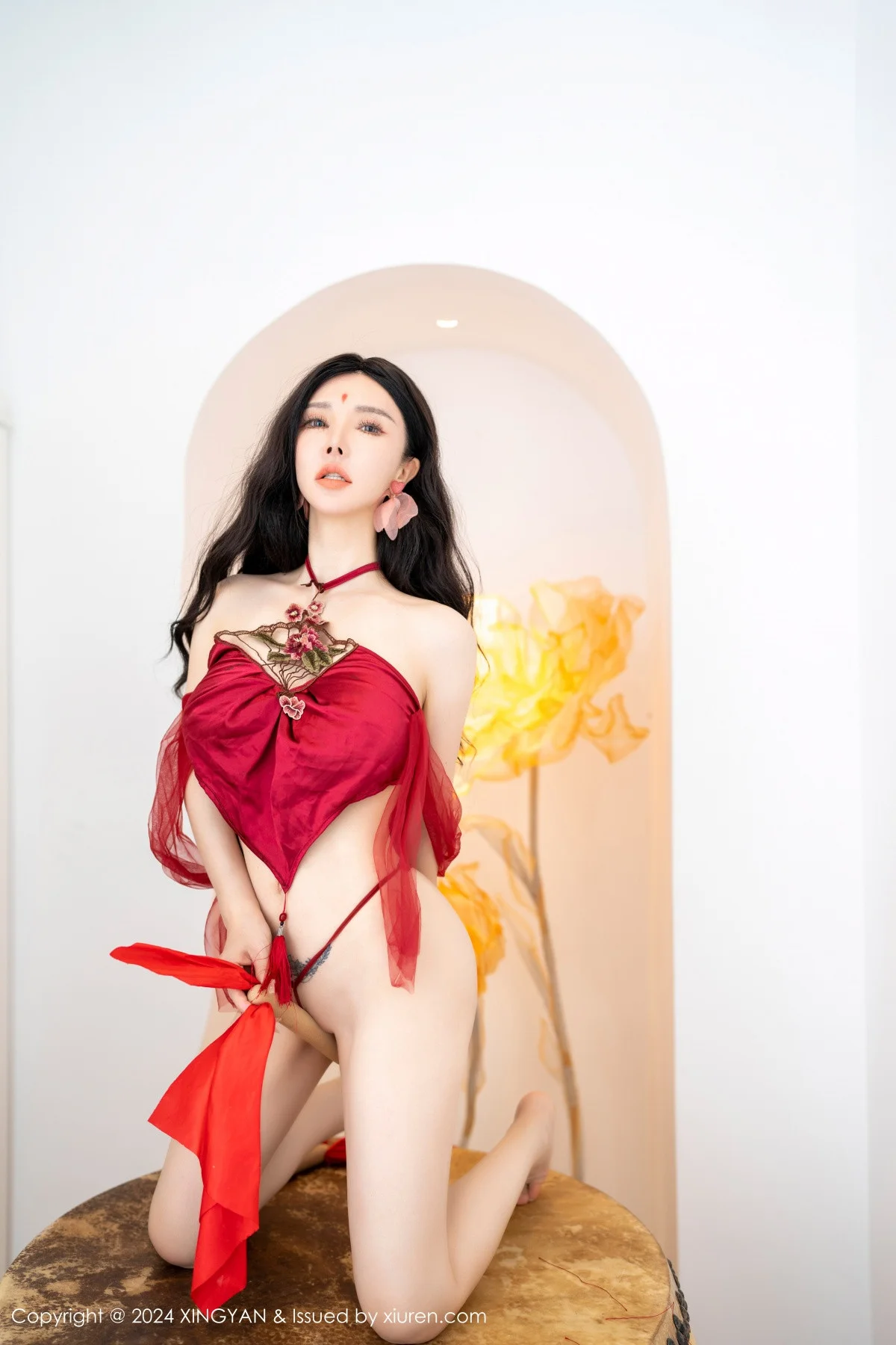 潘思沁性感红色薄纱情趣服饰露丁字裤秀巨乳肥臀绝美写真 第 37 张