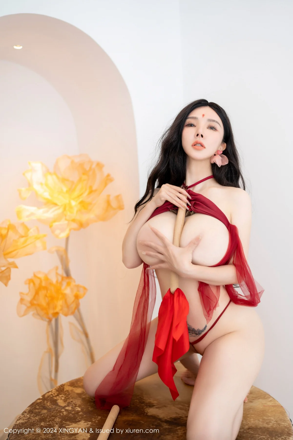 潘思沁性感红色薄纱情趣服饰露丁字裤秀巨乳肥臀绝美写真 第 66 张