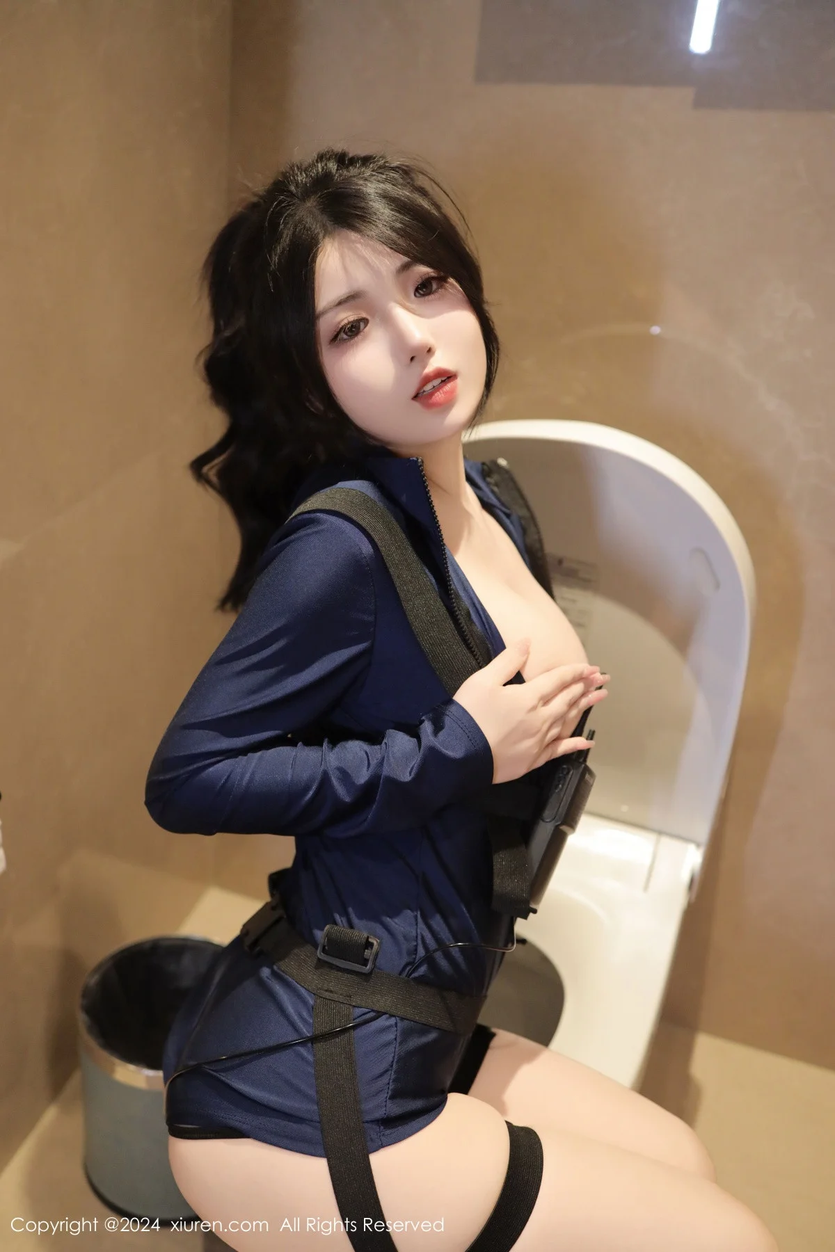 陈小花卫生间性感Cosplay装扮黑色服饰秀曼妙身姿绝美写真 第 33 张