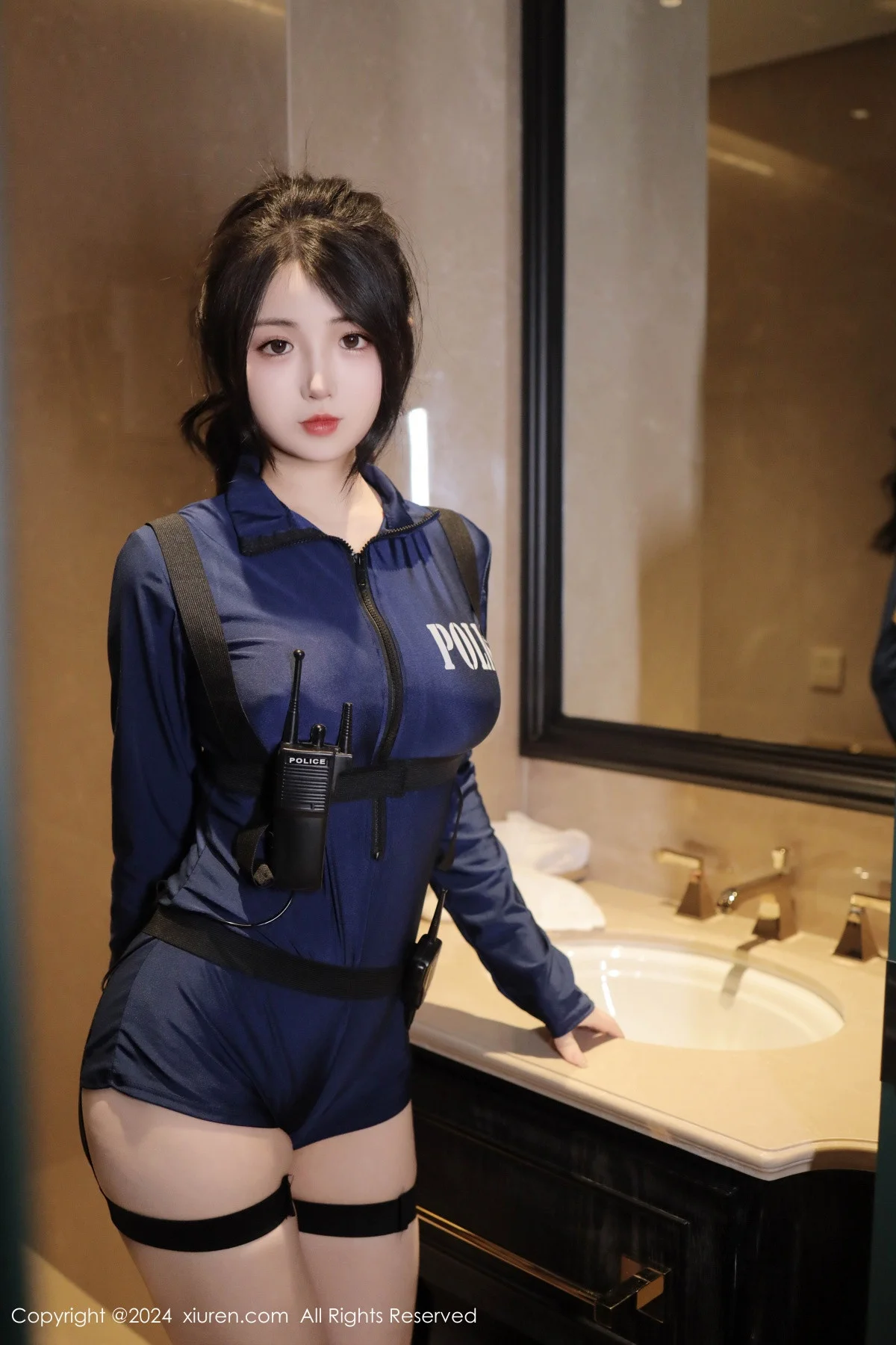 陈小花卫生间性感Cosplay装扮黑色服饰秀曼妙身姿绝美写真 第 5 张