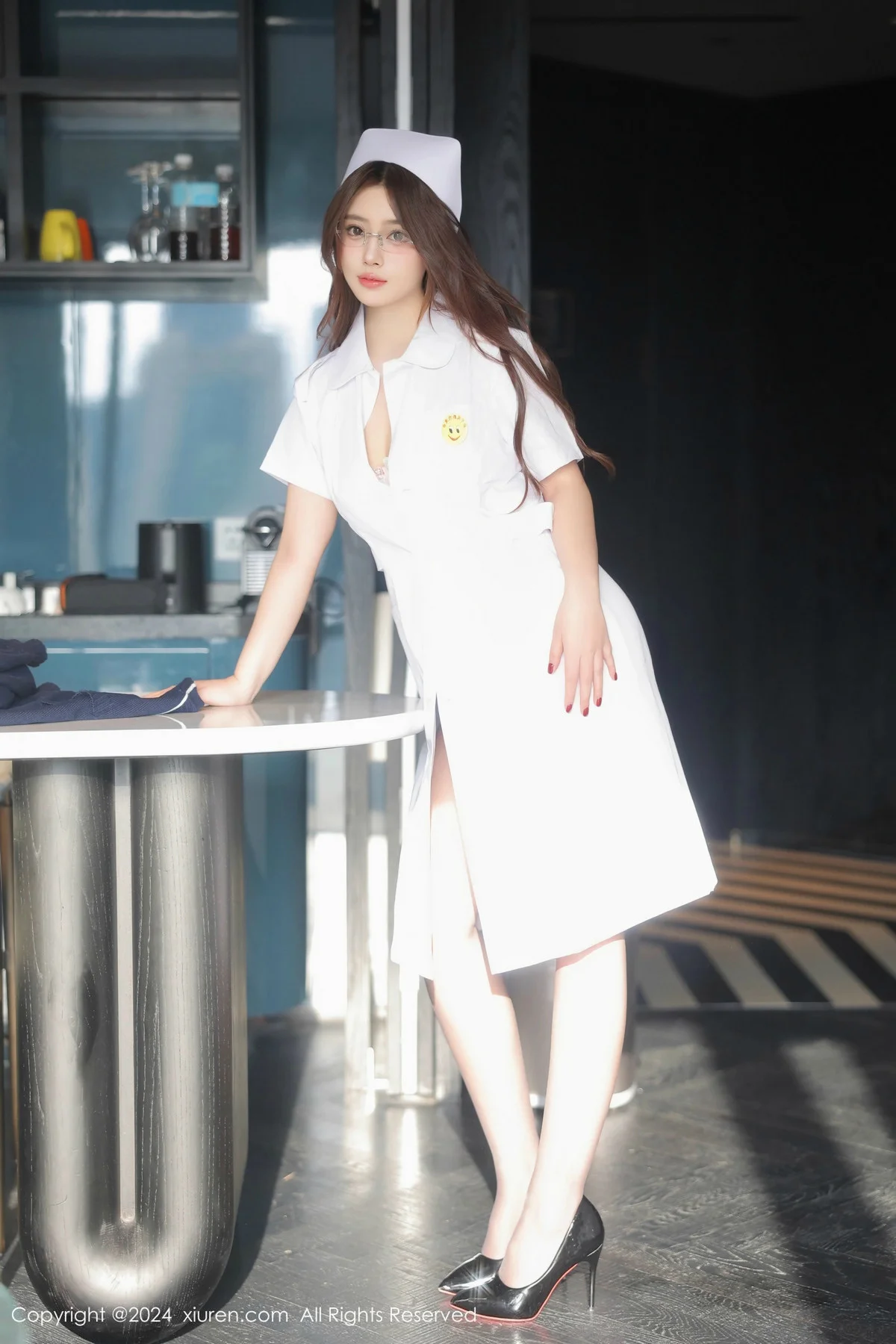 蛋蛋宝性感白色护士服露粉色内衣配超薄黑丝秀丰腴身材写真 第 17 张