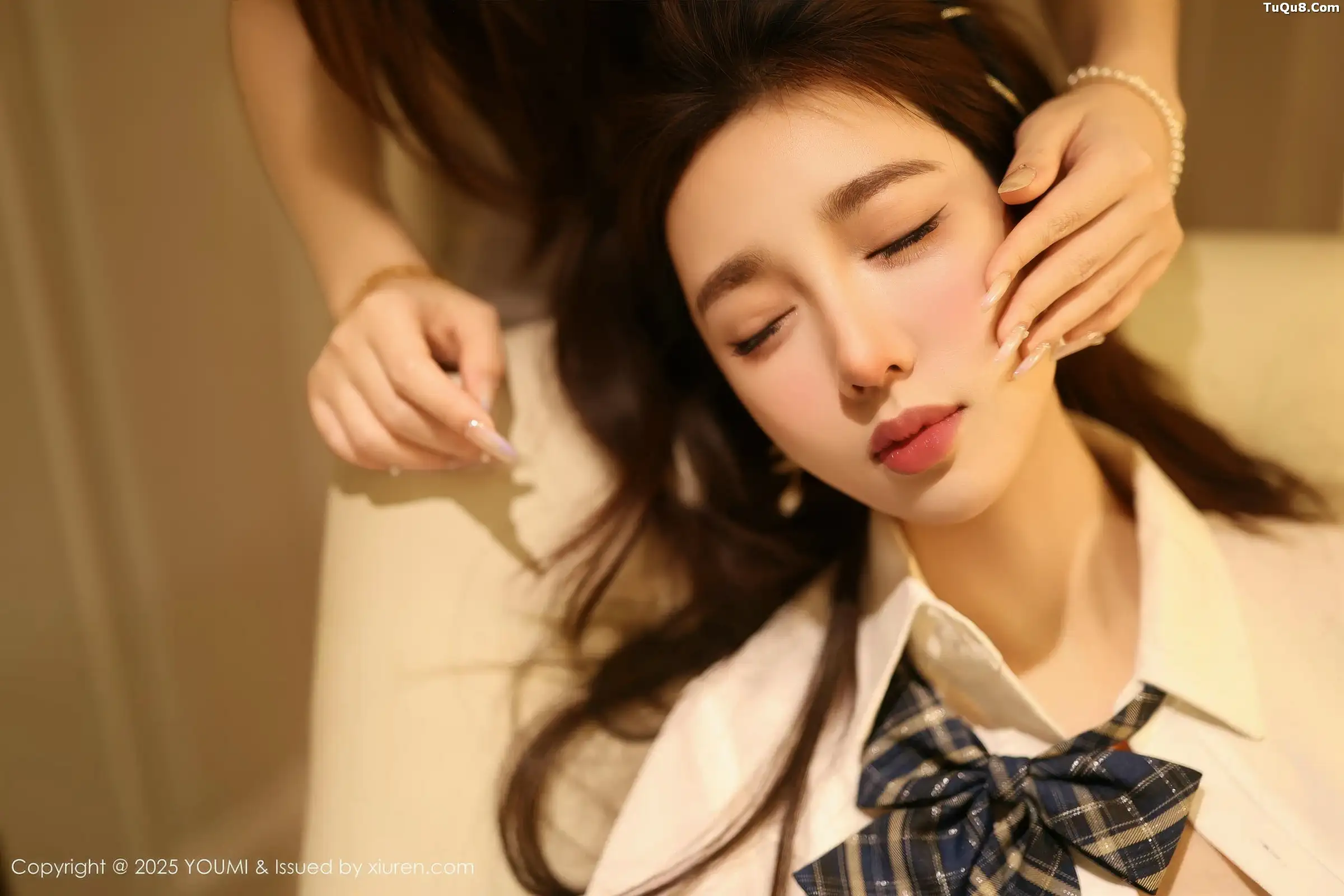 Twins-桃桃性感JK制服露白色内衣配超薄黑丝秀美腿绝美写真 第 100 张