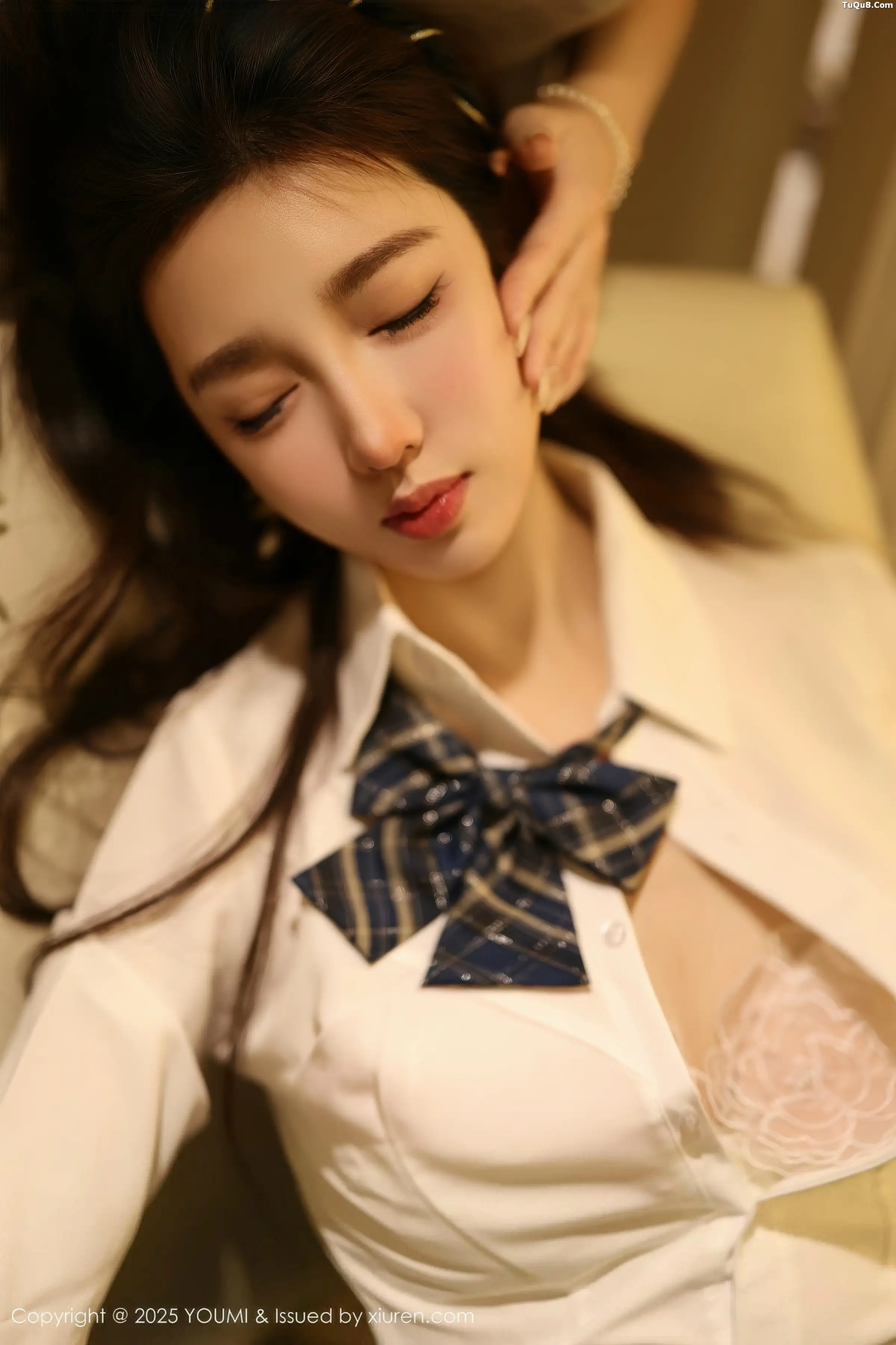 Twins-桃桃性感JK制服露白色内衣配超薄黑丝秀美腿绝美写真 第 102 张
