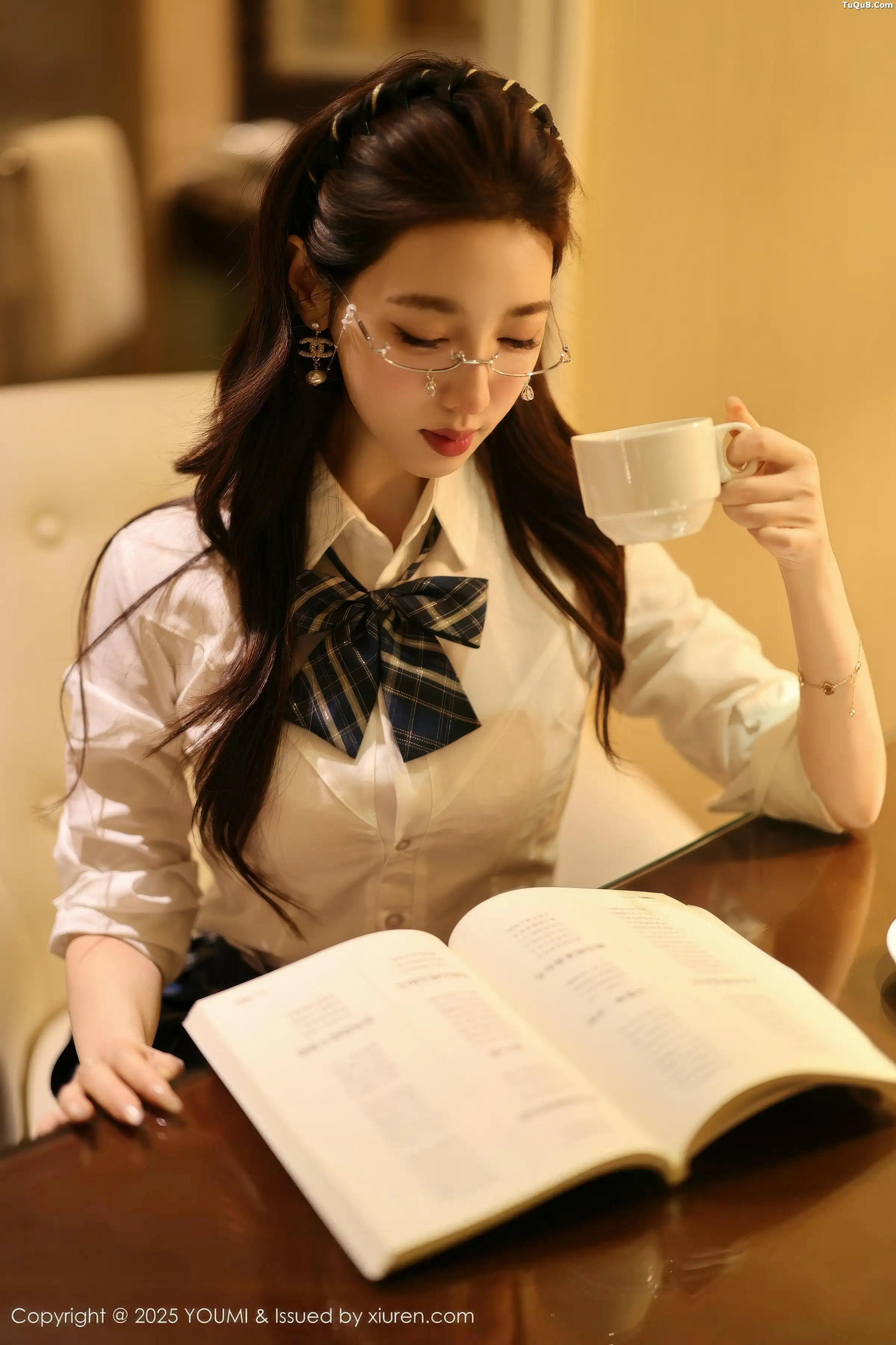 Twins-桃桃性感JK制服露白色内衣配超薄黑丝秀美腿绝美写真 第 86 张