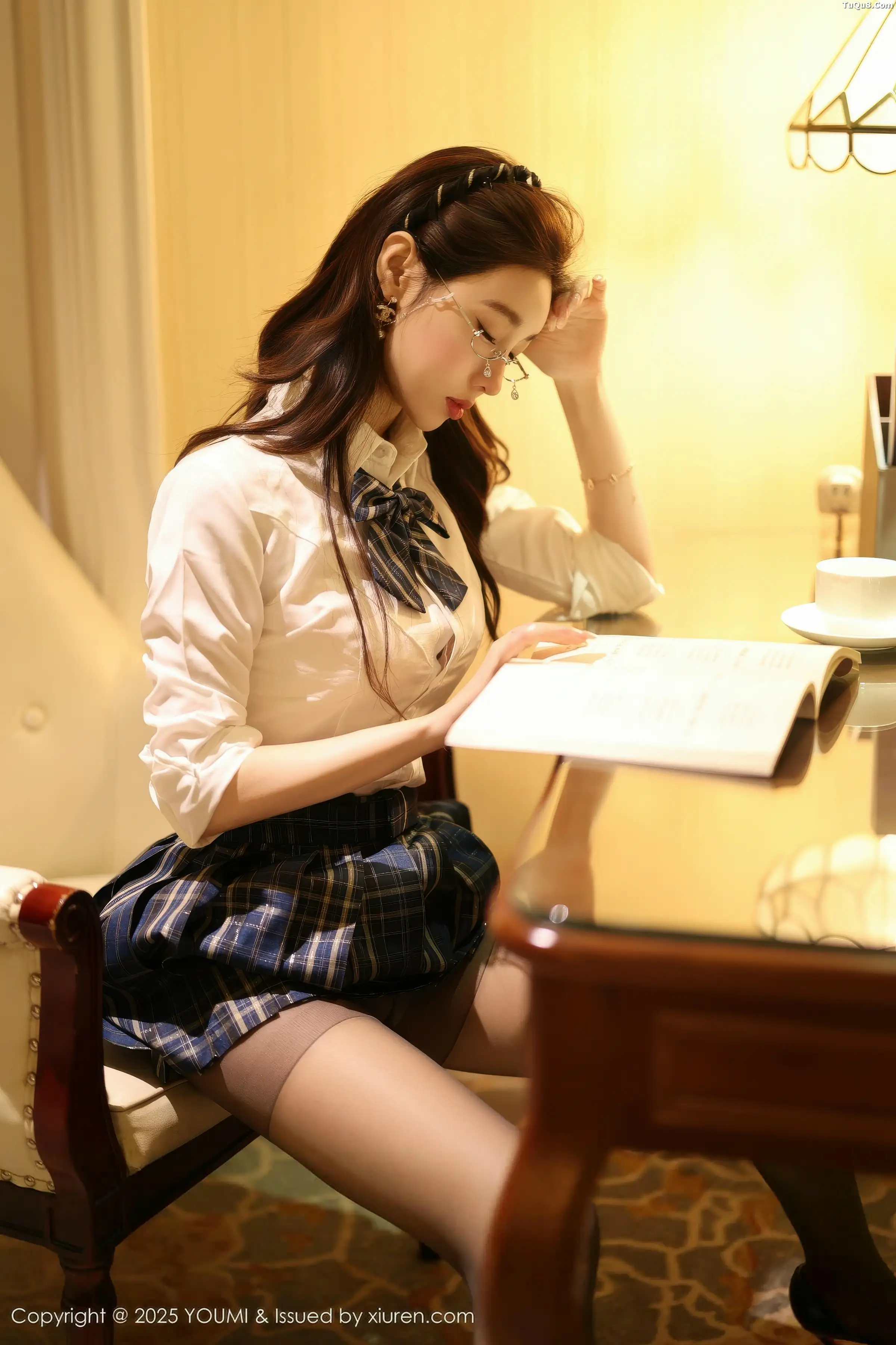 Twins-桃桃性感JK制服露白色内衣配超薄黑丝秀美腿绝美写真 第 87 张