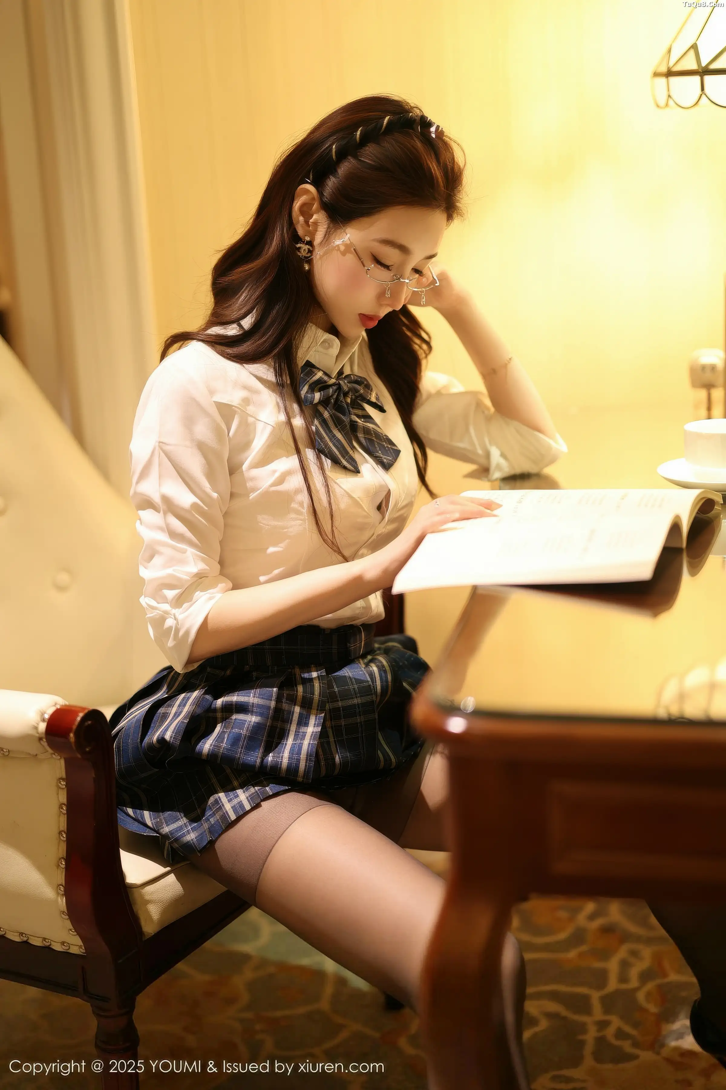 Twins-桃桃性感JK制服露白色内衣配超薄黑丝秀美腿绝美写真 第 90 张