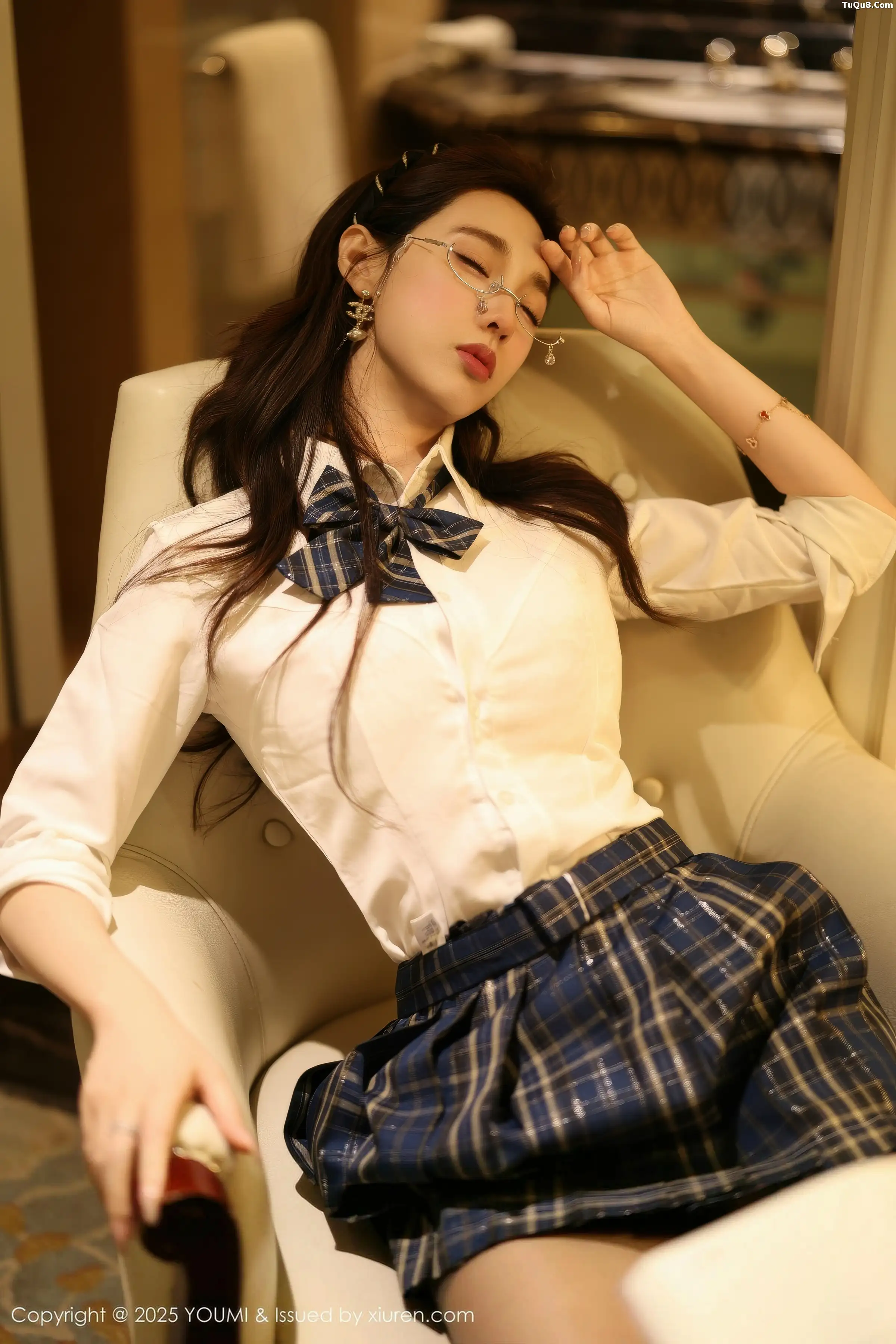Twins-桃桃性感JK制服露白色内衣配超薄黑丝秀美腿绝美写真 第 92 张