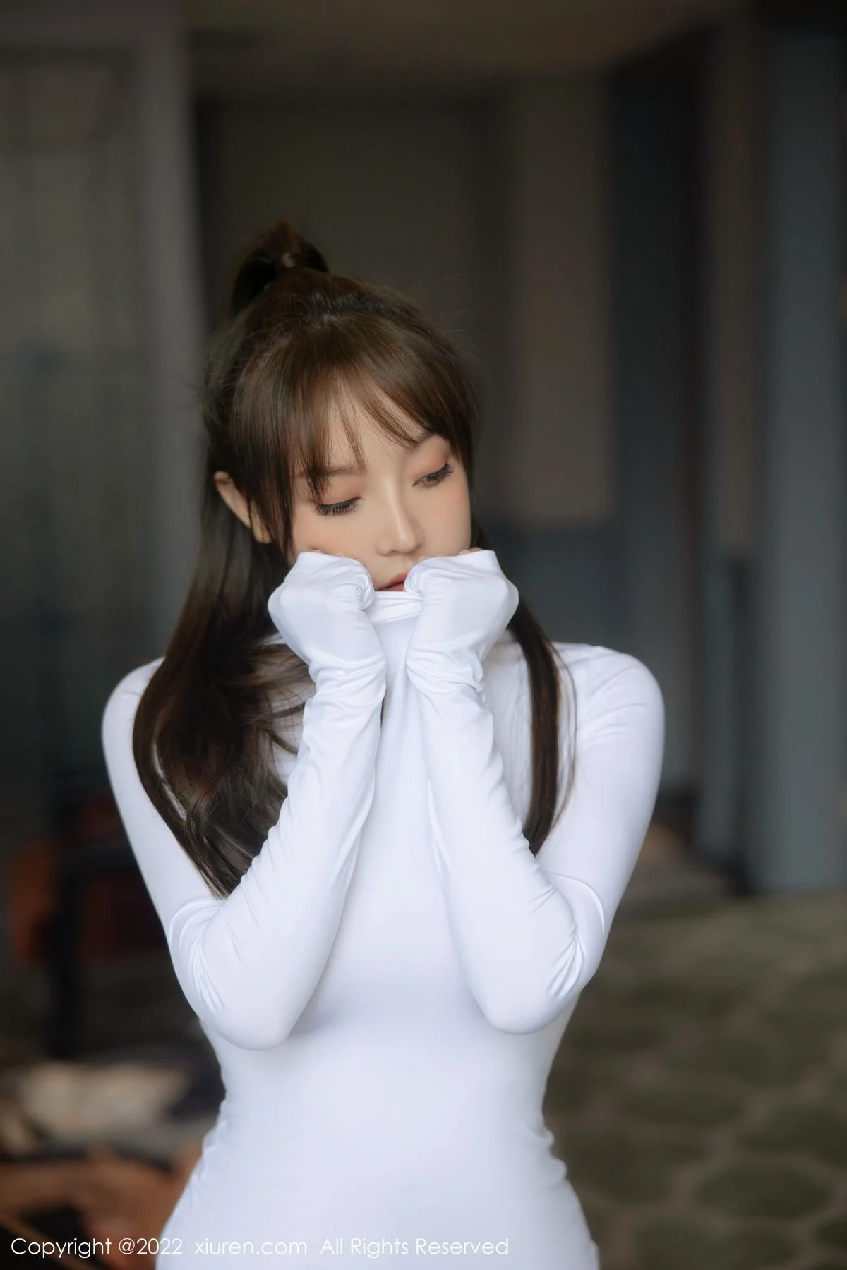 豆瓣酱私房性感白色轻透服饰配白丝袜秀丰满身材绝美写真 第 33 张