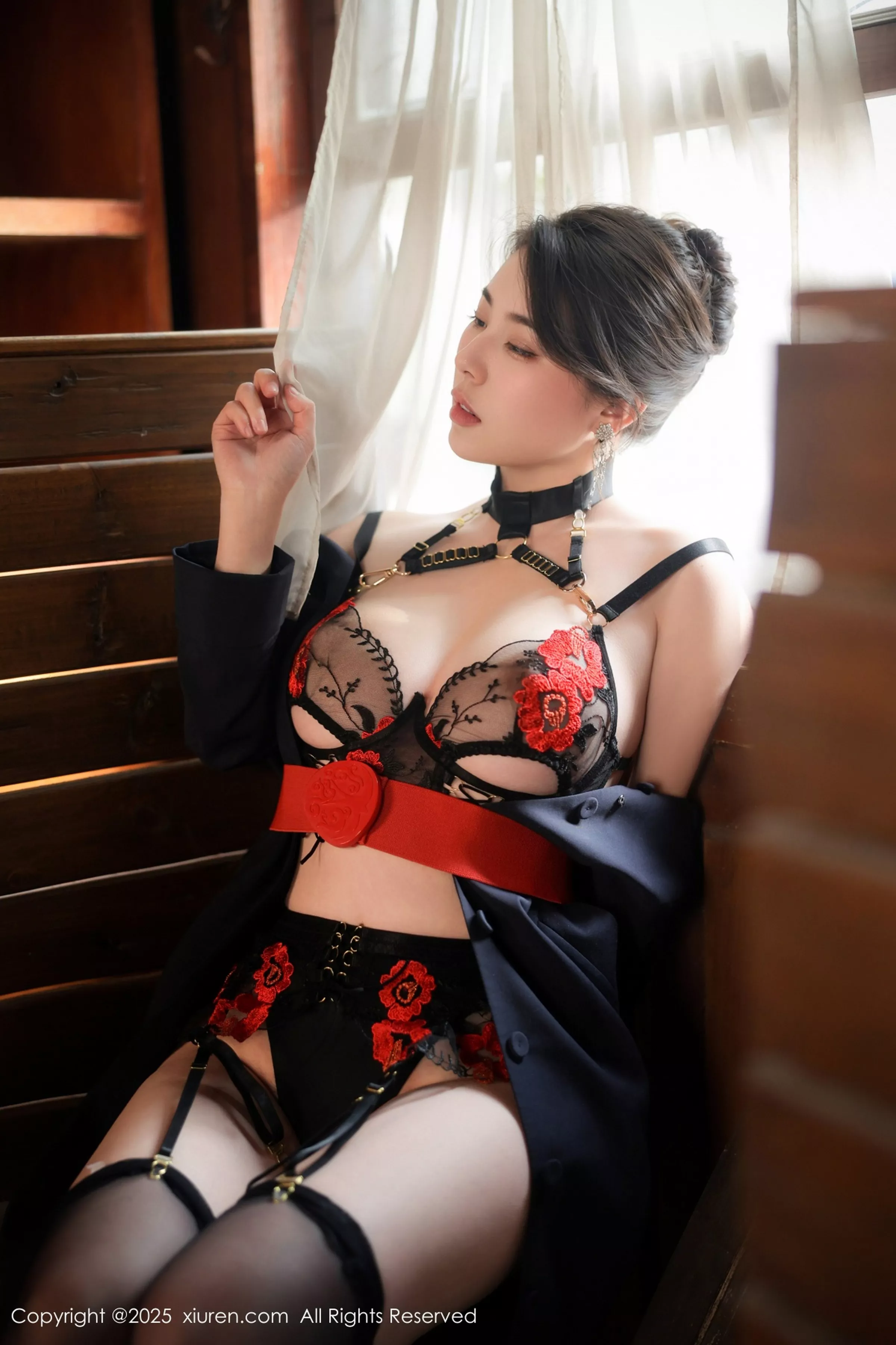 白茹雪abby性感黑色情趣内衣配黑丝吊袜秀丰腴身材绝美写真 第 23 张