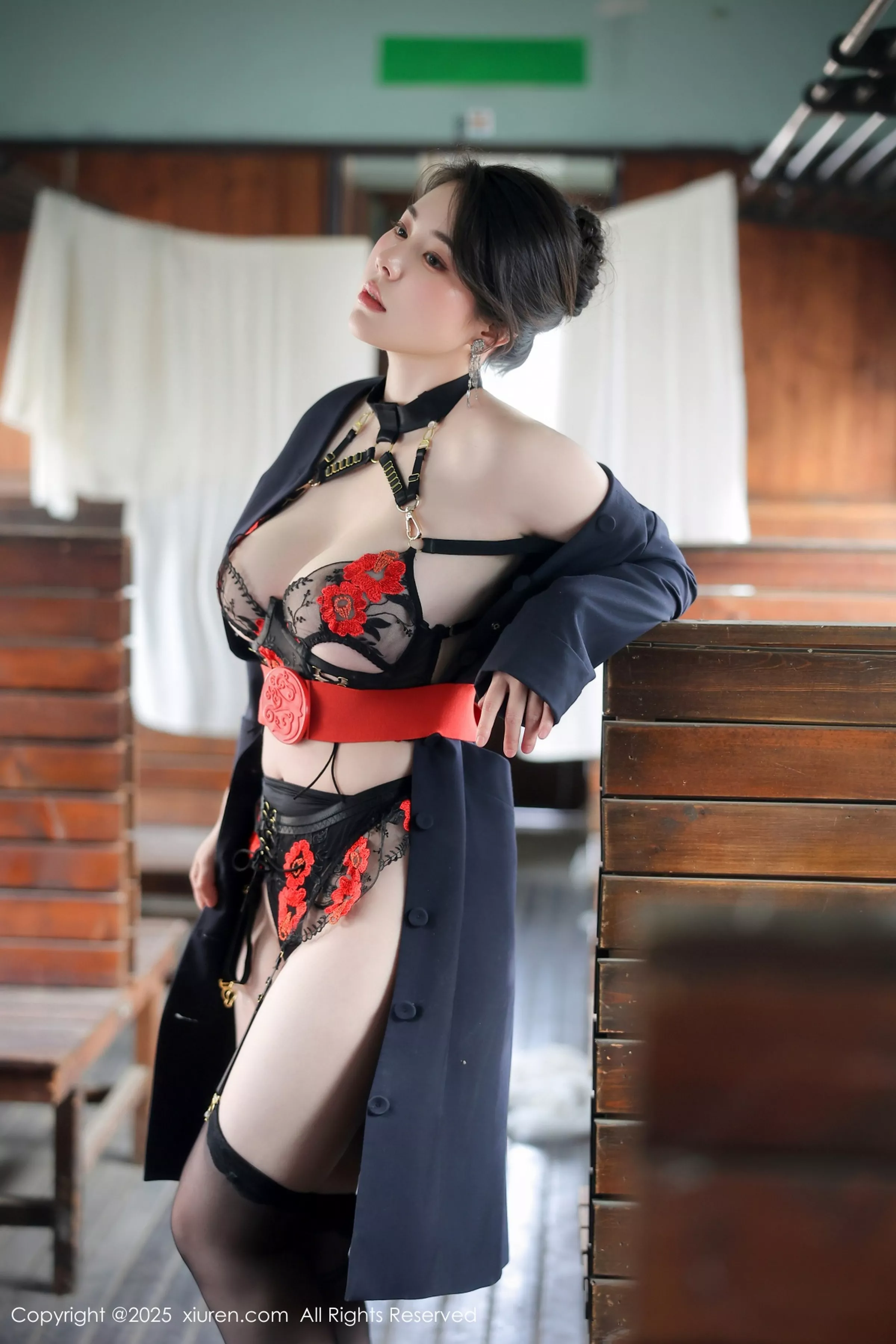 白茹雪abby性感黑色情趣内衣配黑丝吊袜秀丰腴身材绝美写真 第 53 张