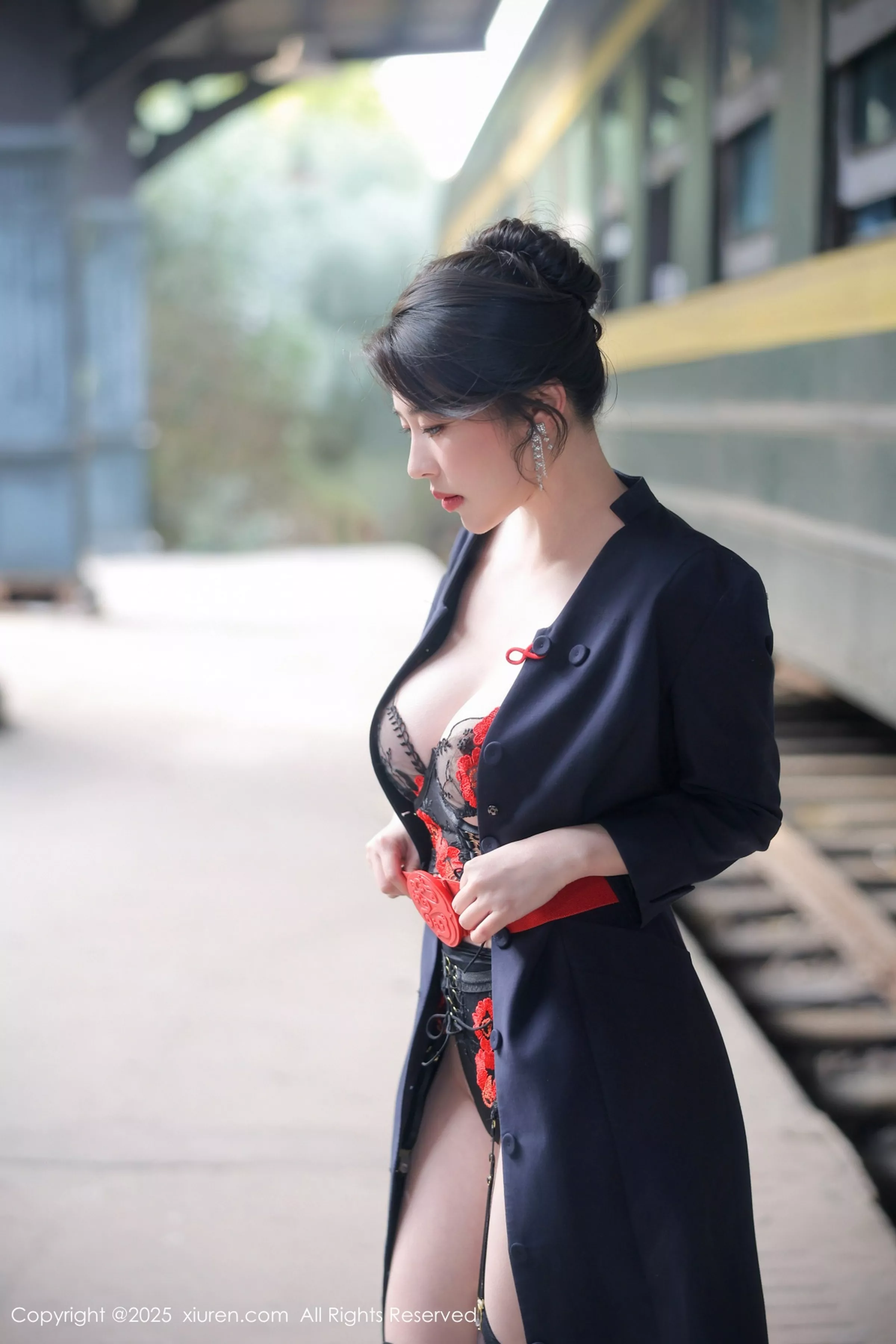 白茹雪abby性感黑色情趣内衣配黑丝吊袜秀丰腴身材绝美写真 第 59 张
