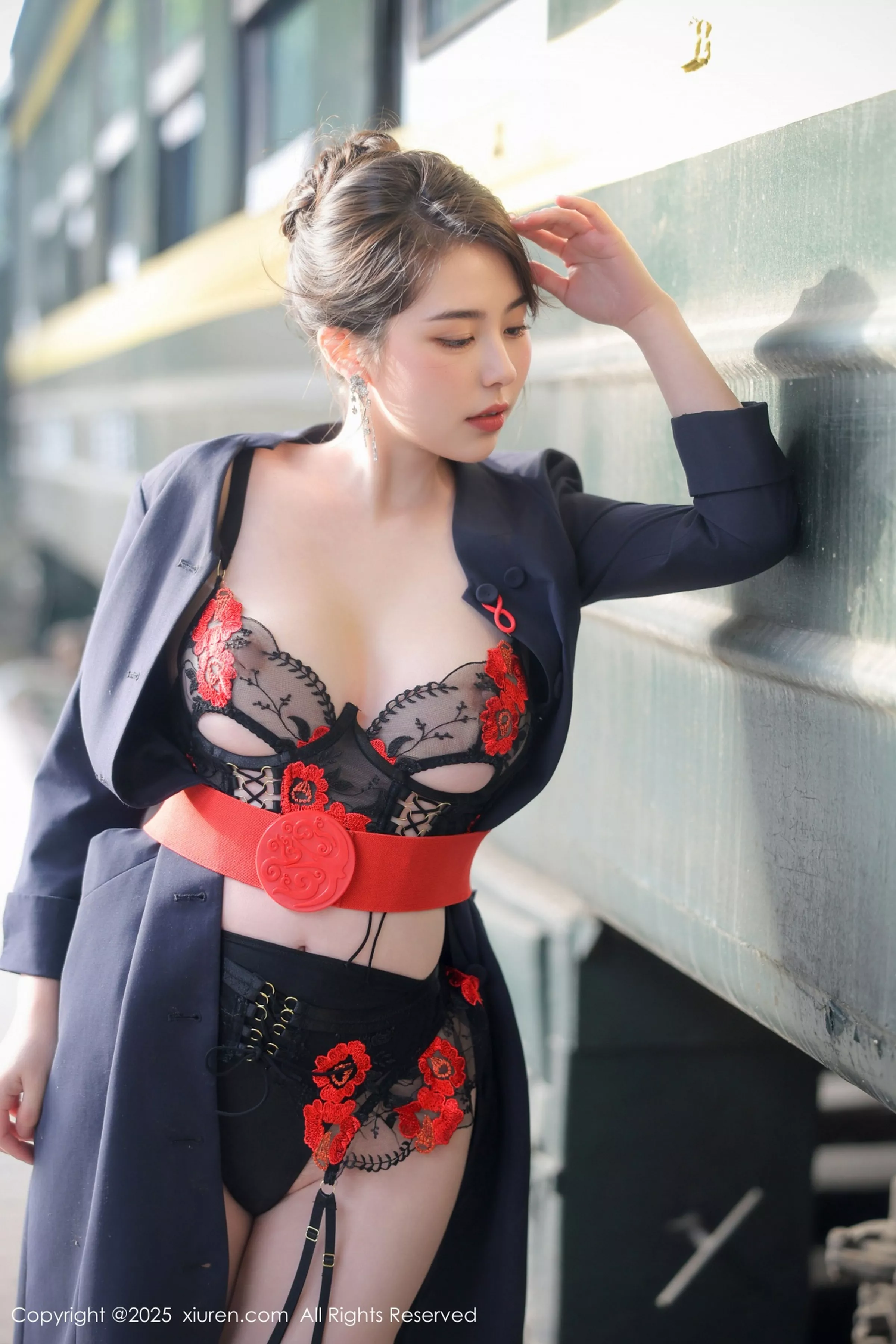 白茹雪abby性感黑色情趣内衣配黑丝吊袜秀丰腴身材绝美写真 第 64 张