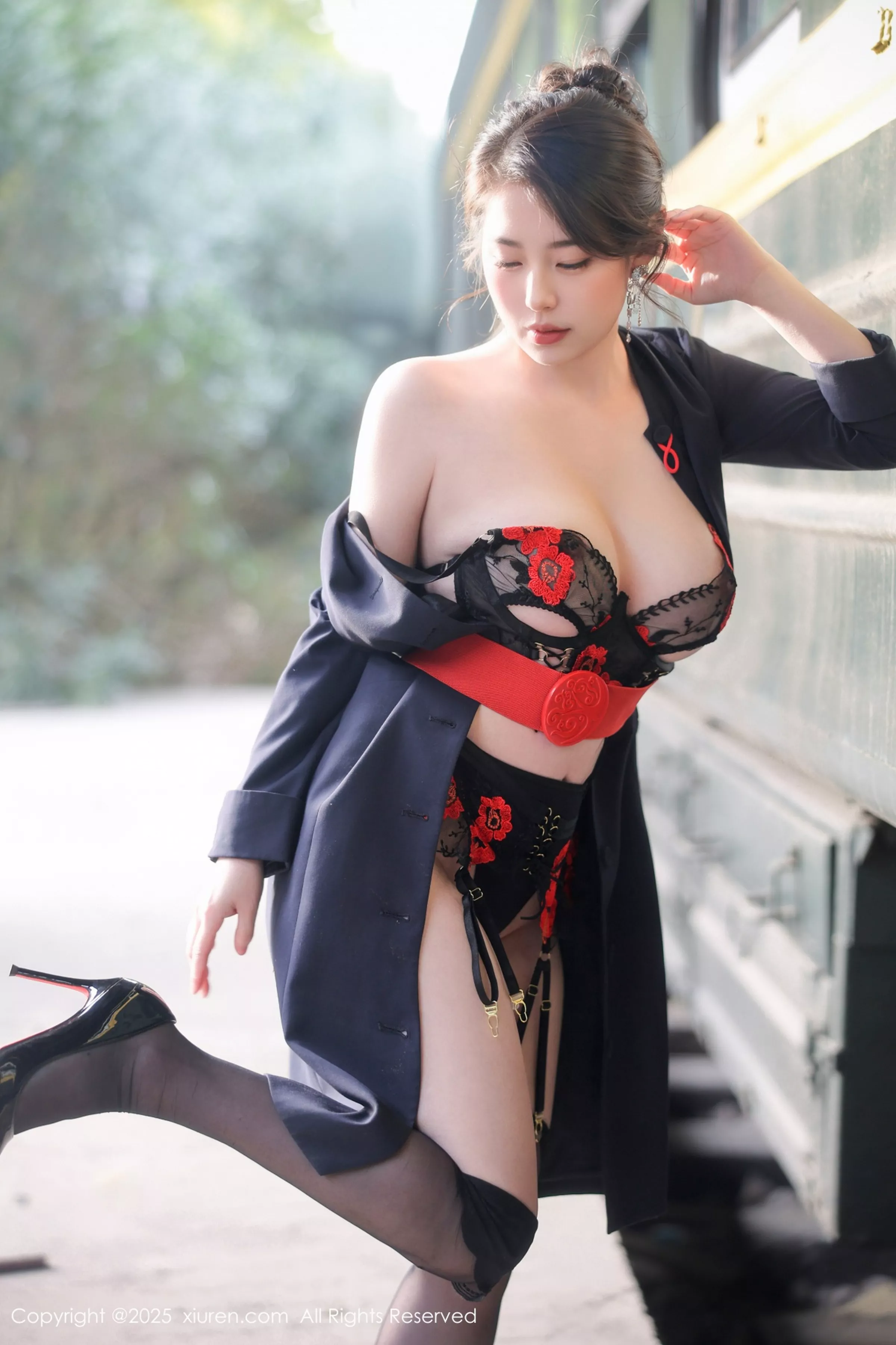 白茹雪abby性感黑色情趣内衣配黑丝吊袜秀丰腴身材绝美写真 第 65 张