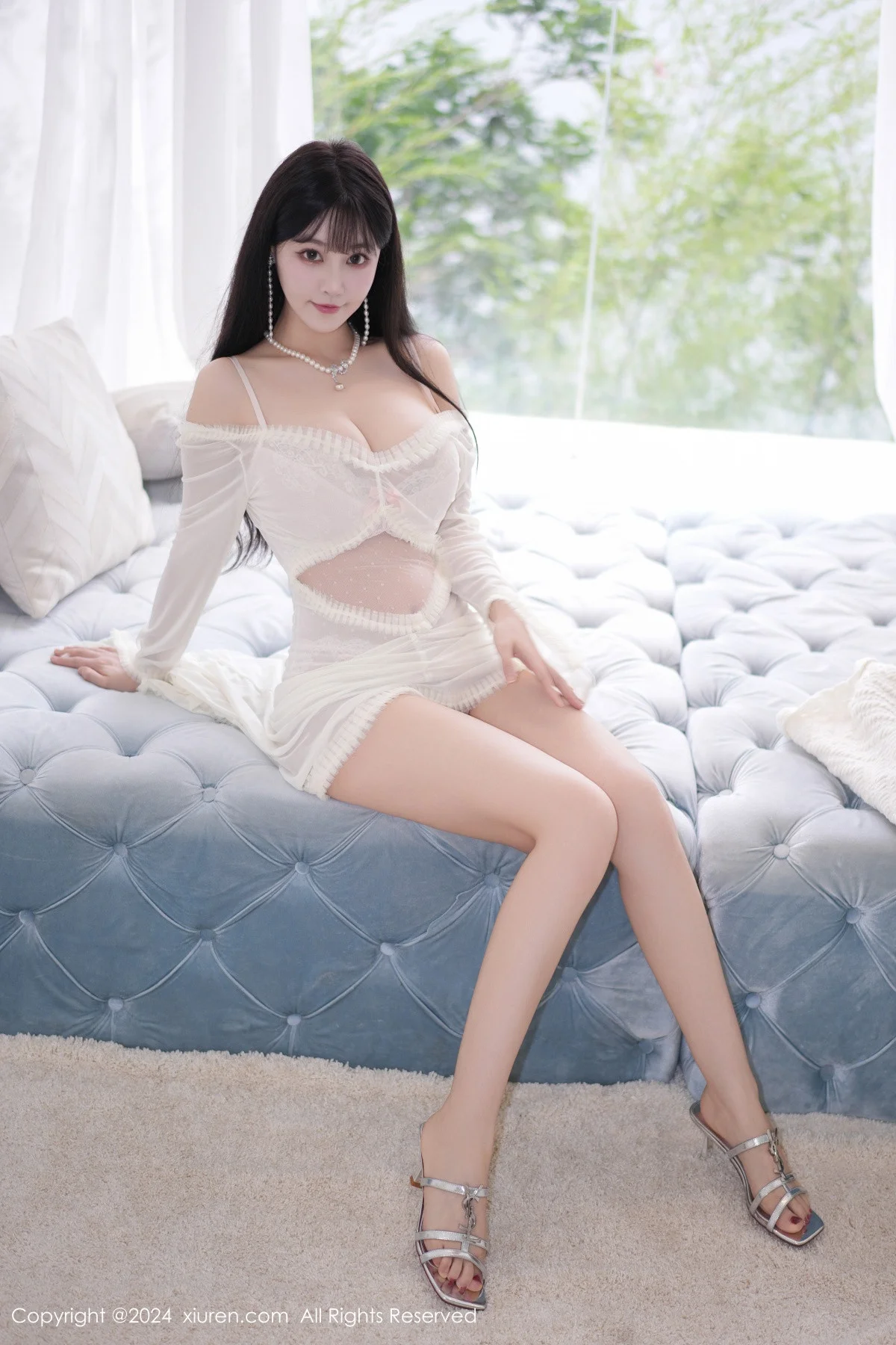 朱可儿Flora性感白色情趣服饰配蓝尾巴秀丰满身材绝美写真 第 1 张