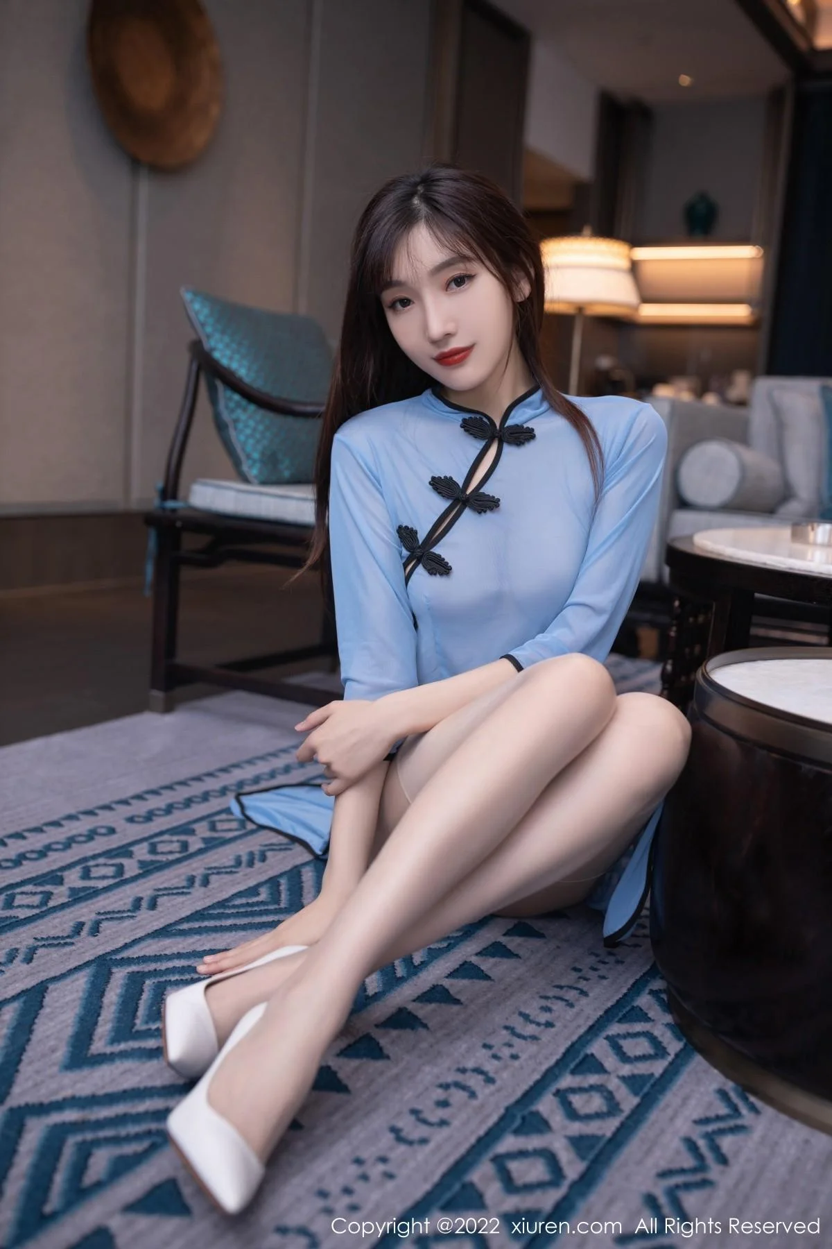 陆萱萱性感民国式蓝色轻透旗袍配原色丝袜撩人绝美写真 第 20 张