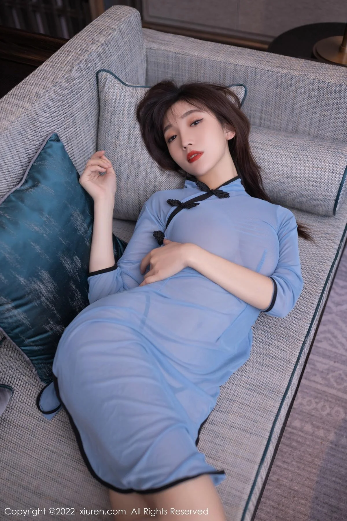 陆萱萱性感民国式蓝色轻透旗袍配原色丝袜撩人绝美写真 第 40 张