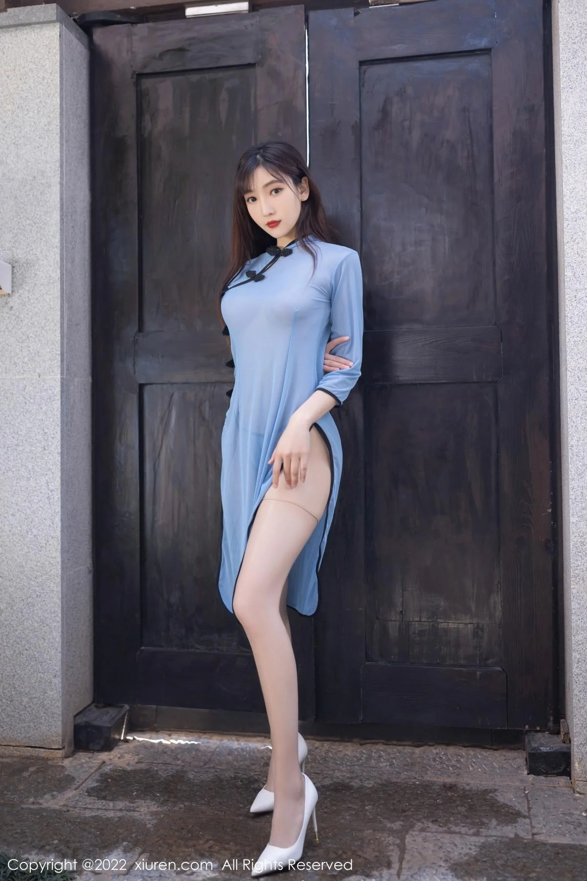 陆萱萱性感民国式蓝色轻透旗袍配原色丝袜撩人绝美写真 第 7 张
