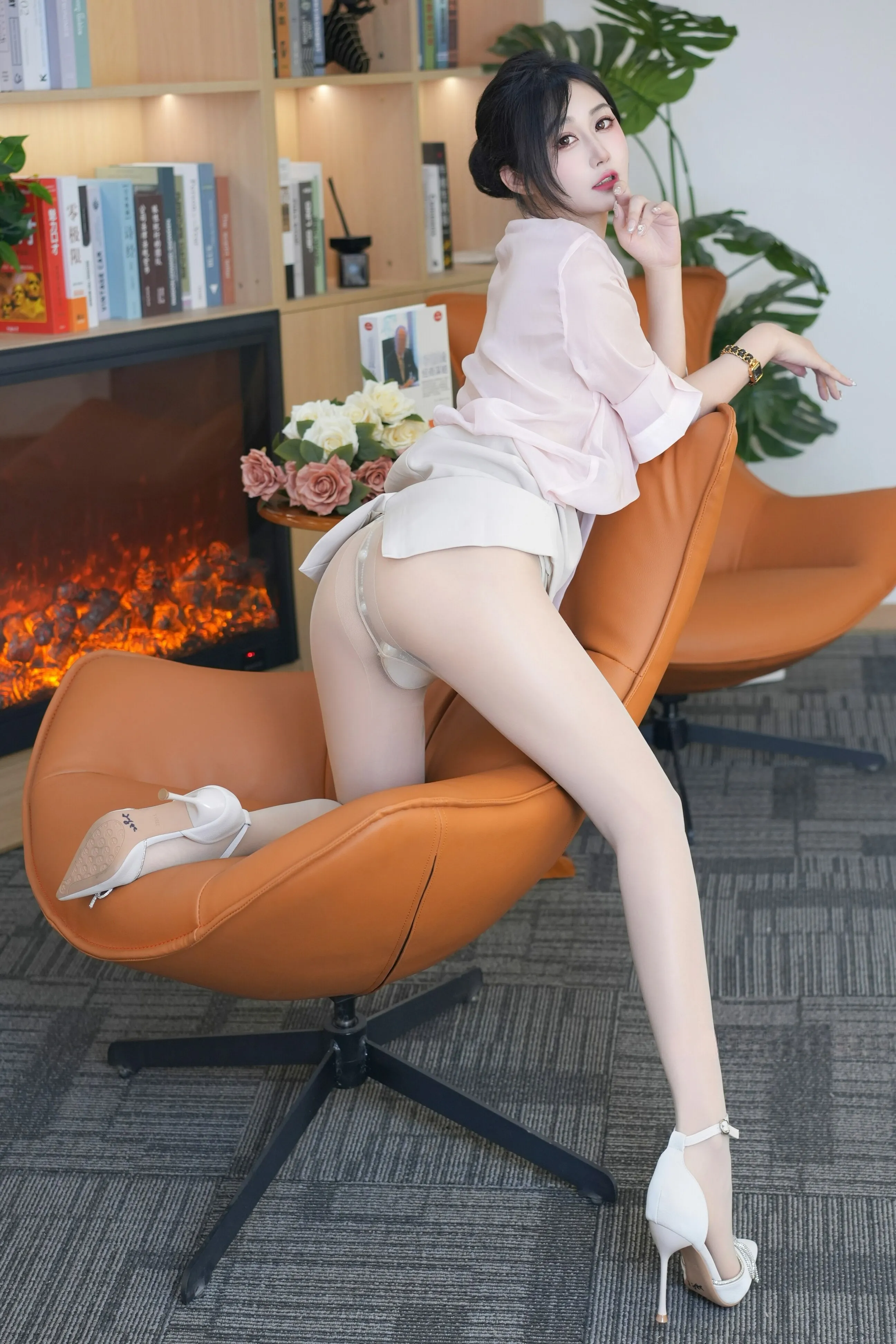 [秀人付费] laura阿姣 诱人私拍福利 老板专用 第 136 张